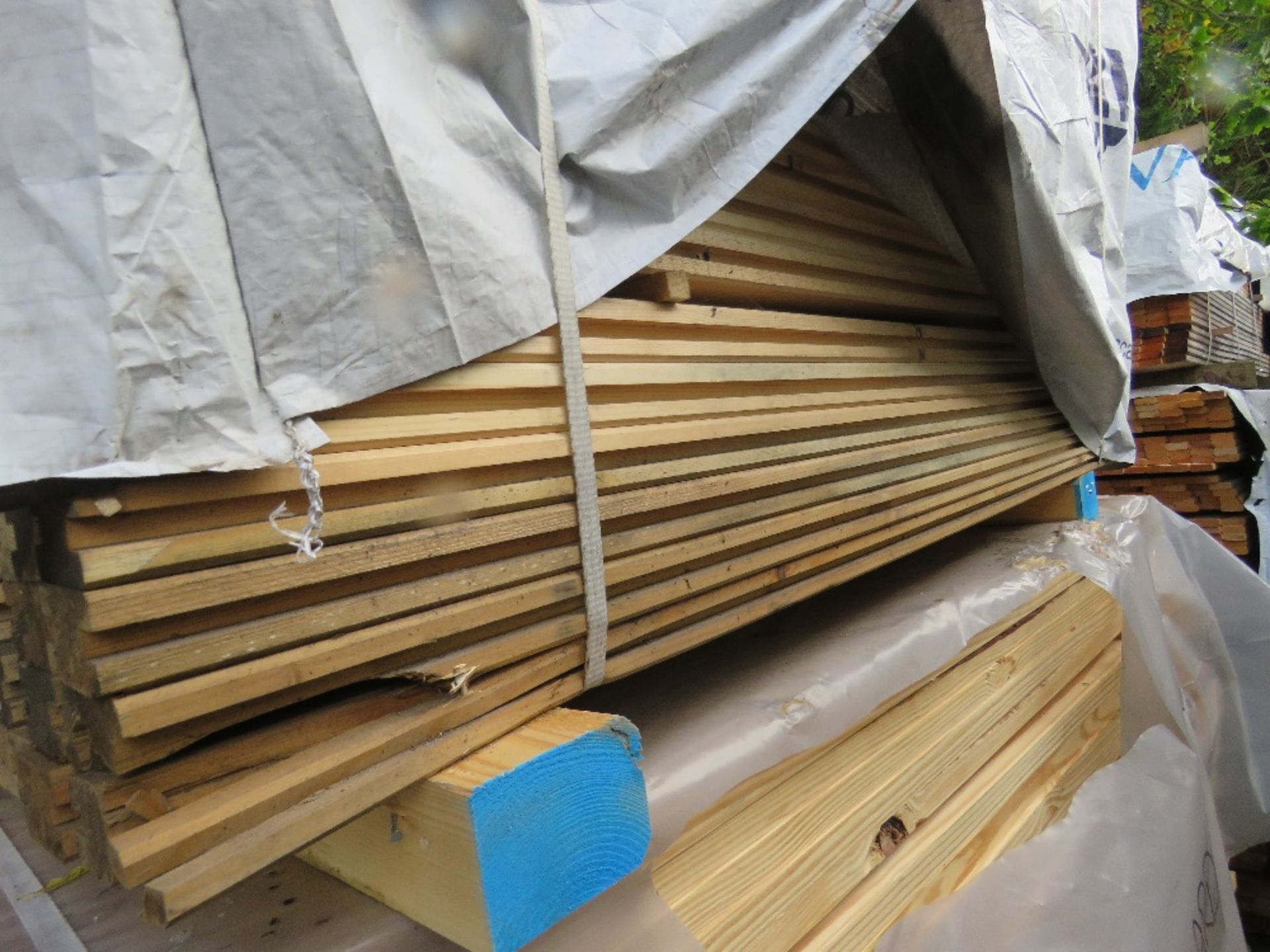 EXTRA LARGE PACK OF H SECTIONED CONSTRUCTION TIMBER, UNTREATED. SIZE: 1.57M LENGTH X 55MM WIDE X 35M - Image 4 of 4