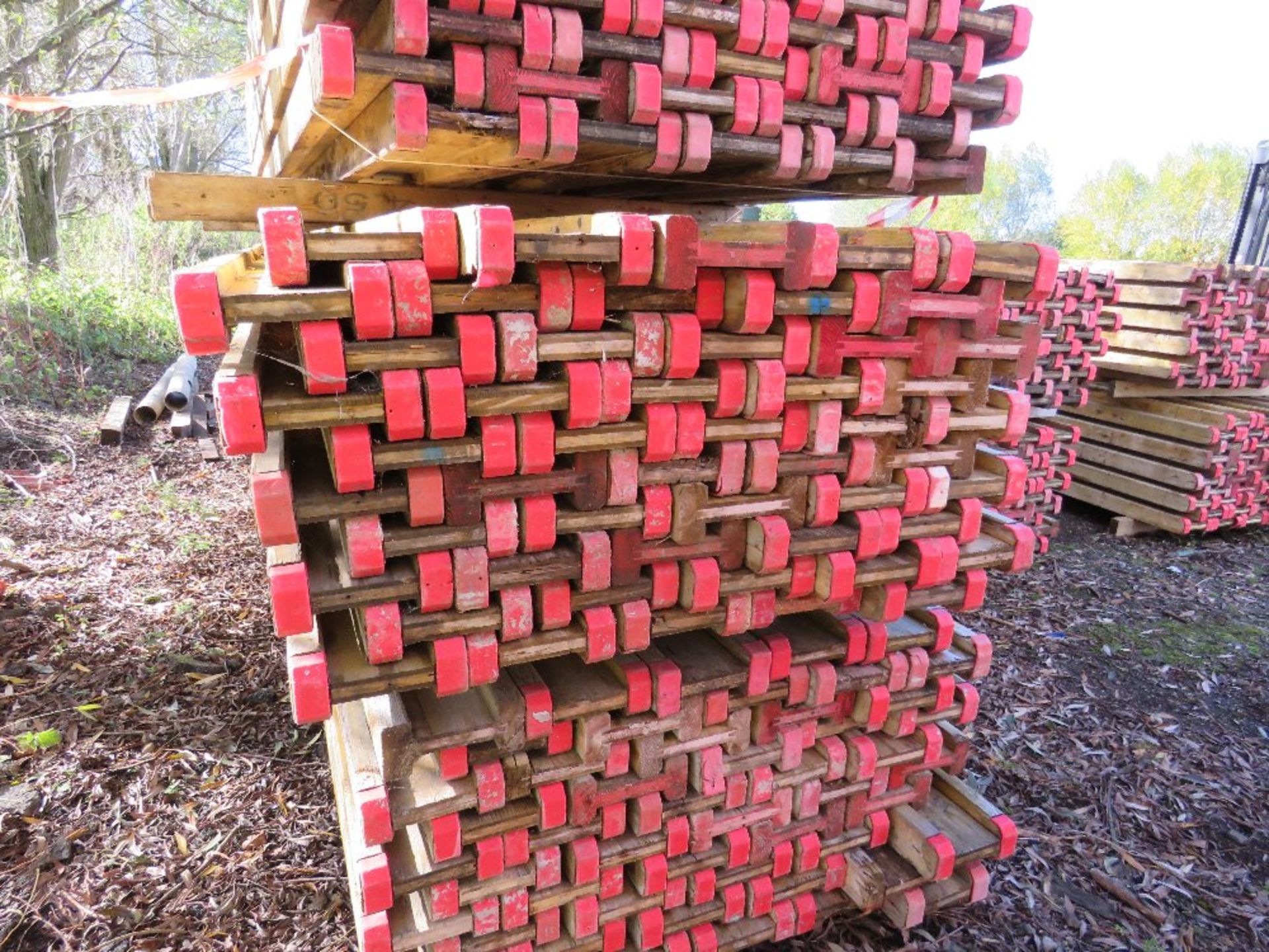 BUNDLE OF I BEAM WOODEN SHUTTERING BEAMS, 50NO APPROX IN THE BUNDLE, 4.5METRE LENGTH. ALSO SUITABLE - Image 4 of 4
