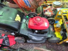 HONDA HYDROSTATIC DRIVE LAWNMOWER WITH COLLECTOR.