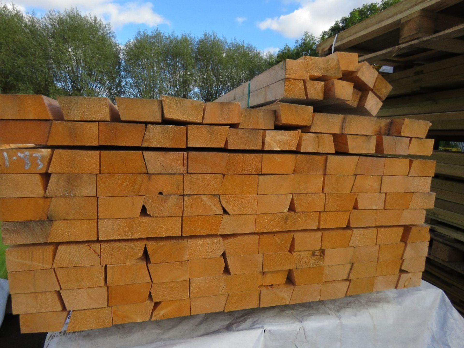 LARGE PACK OF UNTREATED PROFILED TIMBER FENCE RAILS. SIZE: 1.83M LENGTH, 70MM WIDTH, 35 MM - Image 2 of 4