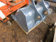 30" WIDE EXCAVATOR BUCKET, UNUSED, ON 55MM PINS.