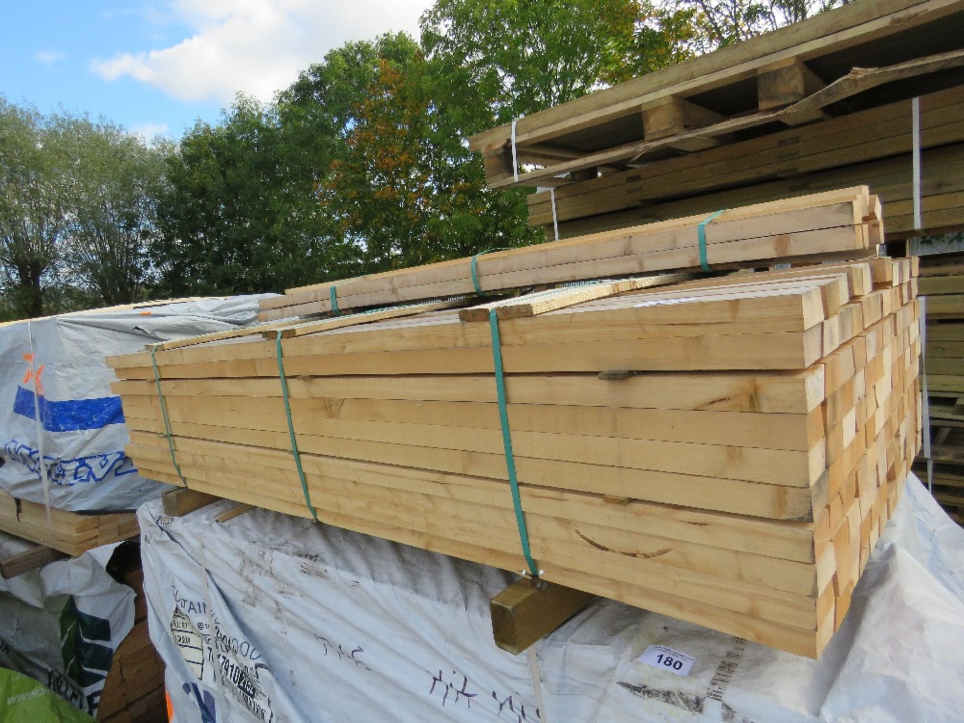 LARGE PACK OF UNTREATED PROFILED TIMBER FENCE RAILS. SIZE: 1.83M LENGTH, 70MM WIDTH, 35 MM - Image 4 of 4