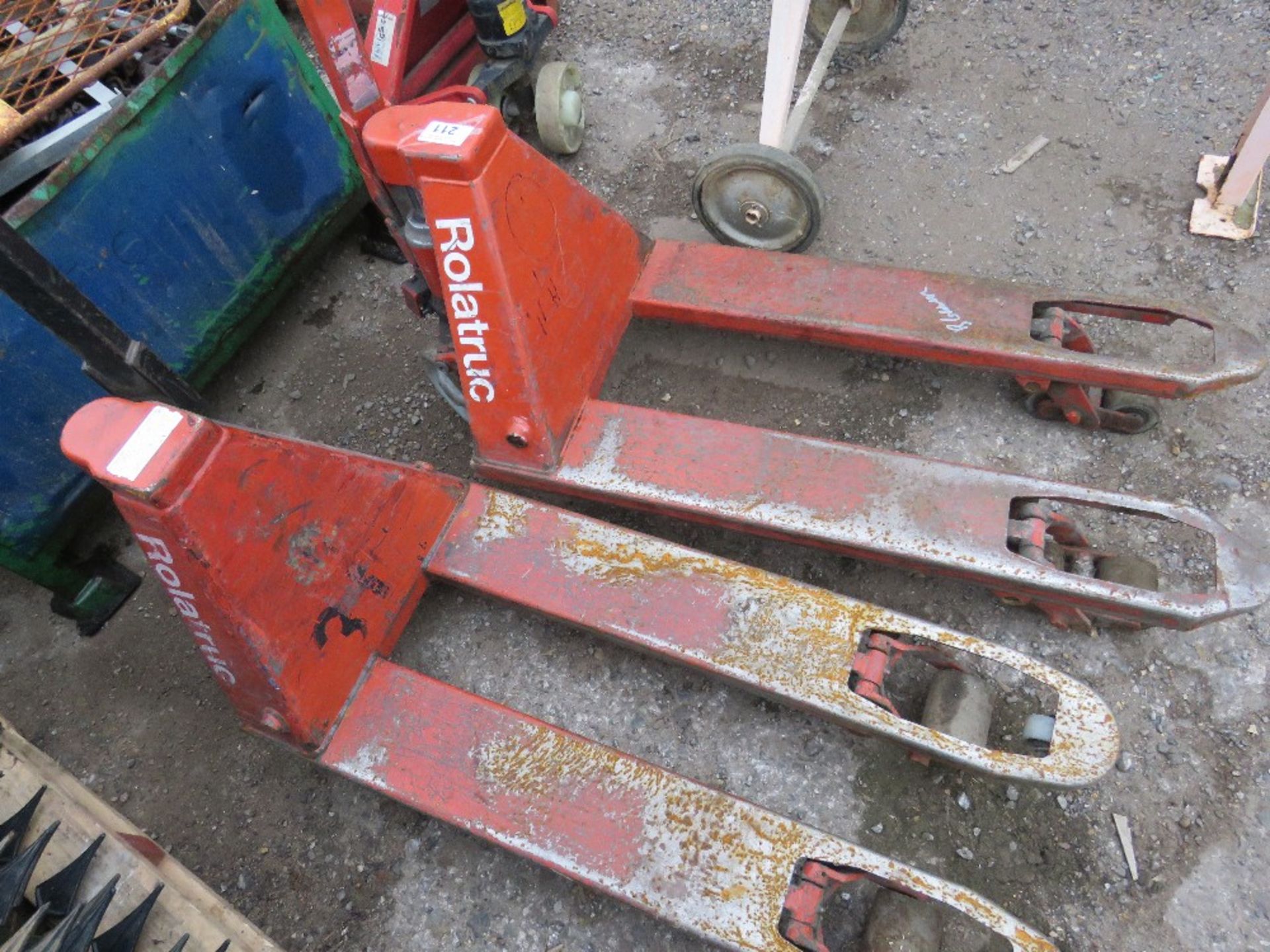 2 X PALLET TRUCKS. WHEN TESTED WERE SEEN TO LIFT AND LOWER. THIS LOT IS SOLD UNDER THE AUCTIONEERS M - Image 2 of 3