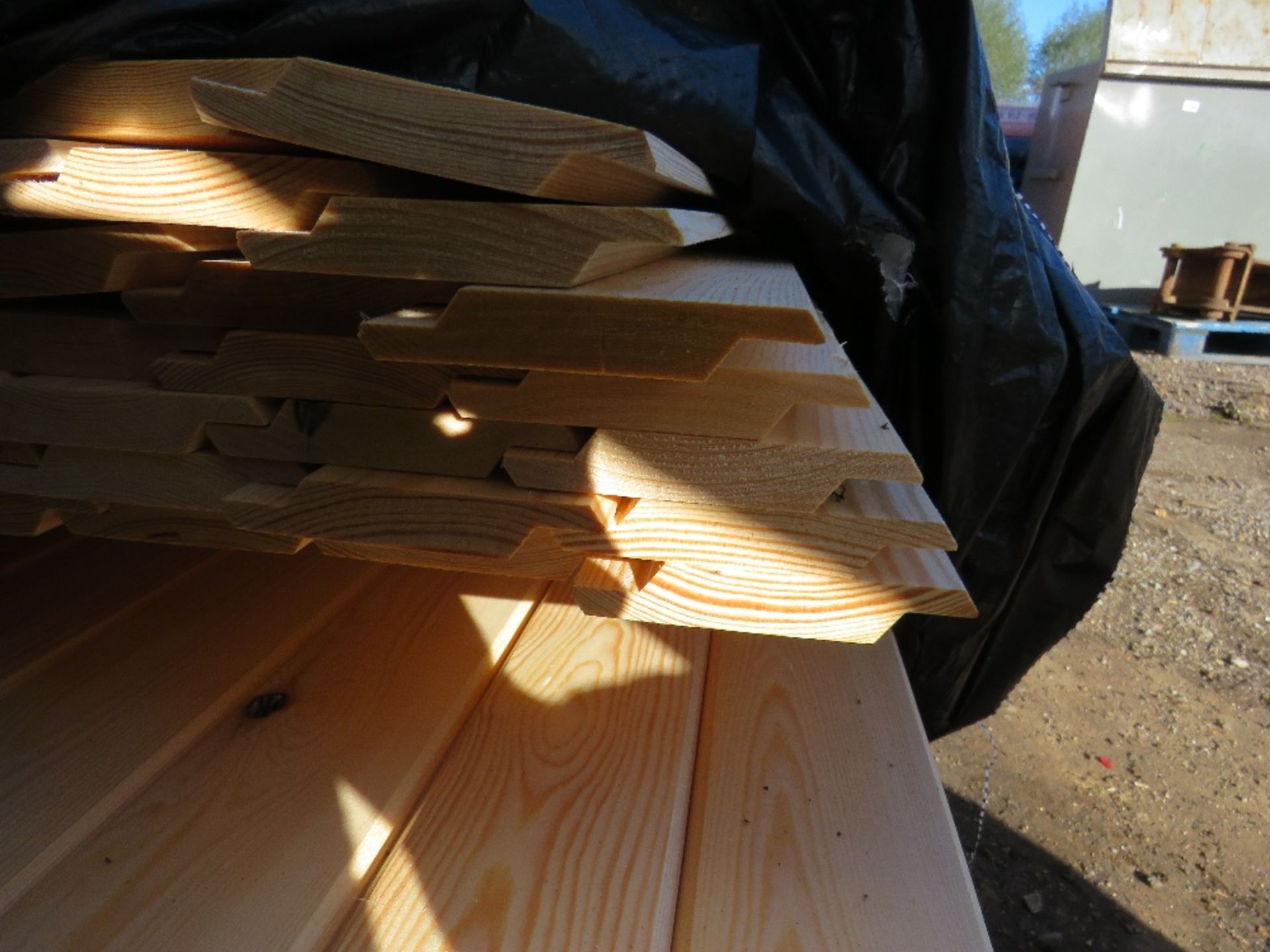 PACK OF UNTREATED SHIPLAP TIMBER. SIZE: 1.58M LENGTH X 95MM WIDE APPROX. - Image 3 of 4