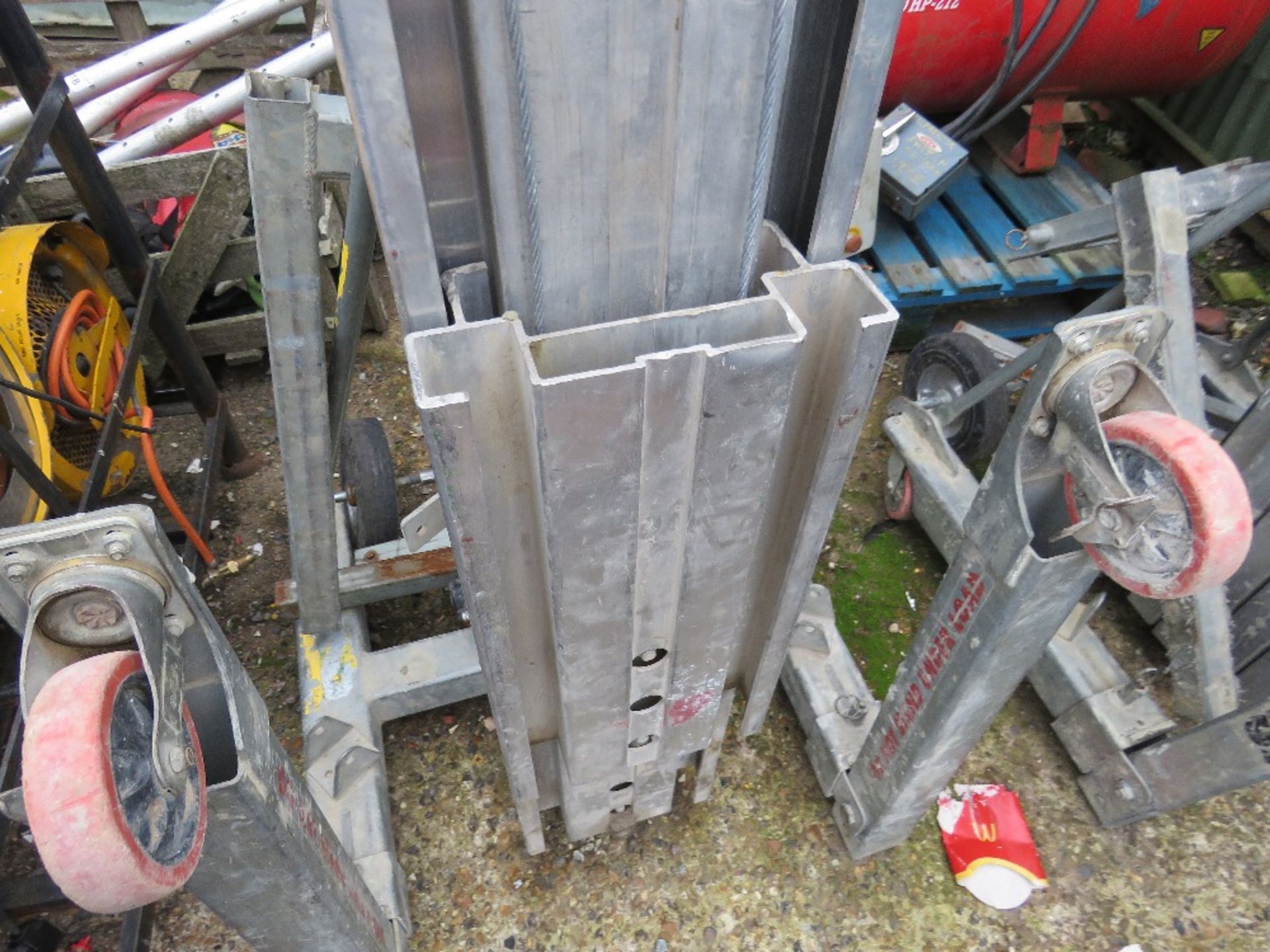 SUMNER LIFT 2015 MATERIAL LIFT WITH FORKS AND EXTENSIONS. - Image 5 of 5