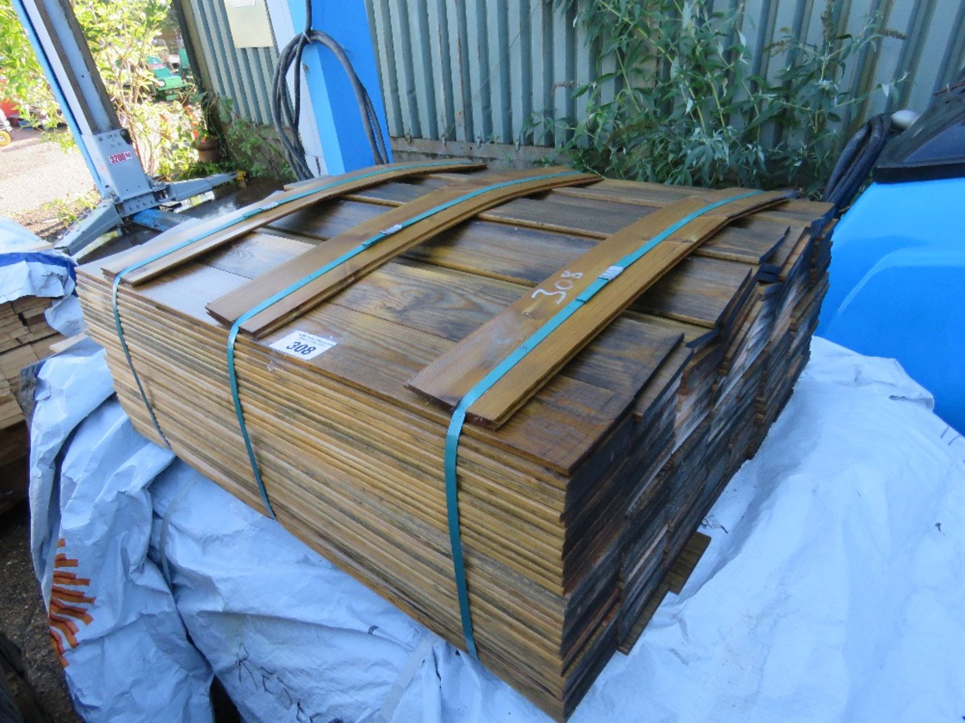 STACK OF UNTREATED HIT AND MISS AND SHIPLAP FENCE CLADDING TIMBERS.