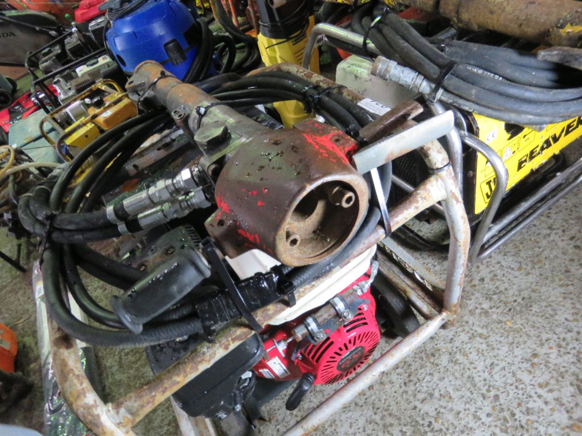 BELLE HYDRAULIC BREAKER PACK WITH HOSE AND GUN. - Image 5 of 5