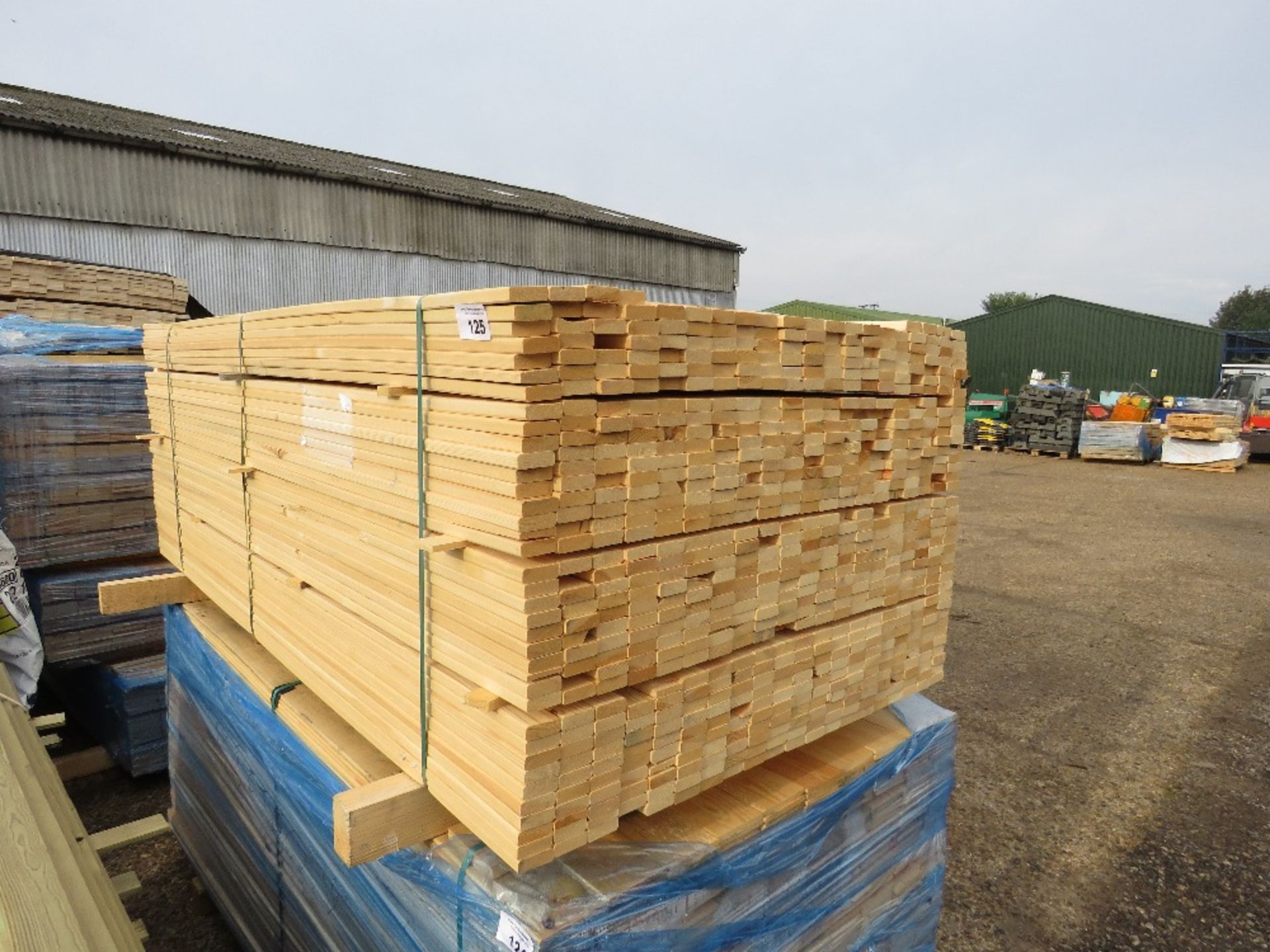 LARGE PACK OF UNTREATED TIMBER SLATS. SIZE: 1.83M LENGTH, 45MM WIDTH, 16MM DEPTH APPROX. - Image 2 of 4