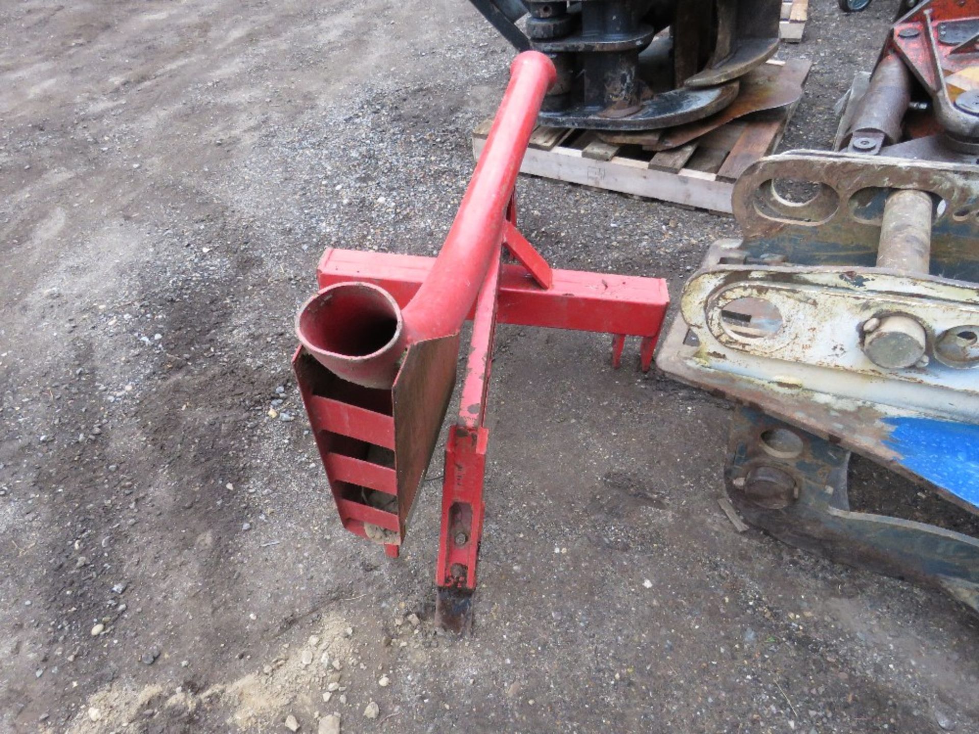 PIPE / CABLE LAYING PLOUGH, 3 POINT LINKAGE TRACTOR MOUNTED. - Image 4 of 4