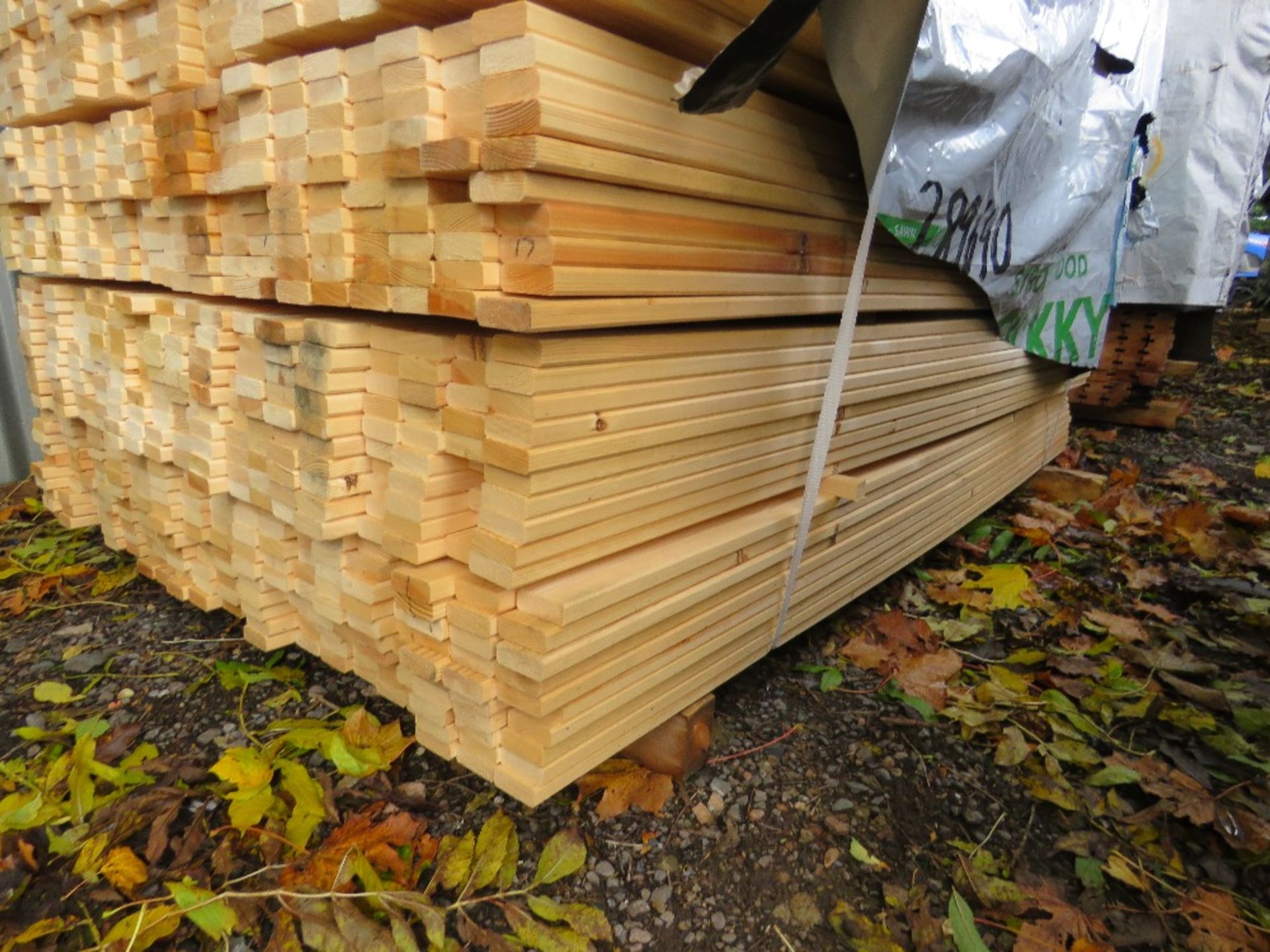 EXTRA LARGE PACK OF VENTIAN TIMBER SLATS, UNTREATED. SIZE: 1.83M LENGTH X 45MM WIDE X 16MM DEPTH APP - Image 4 of 4