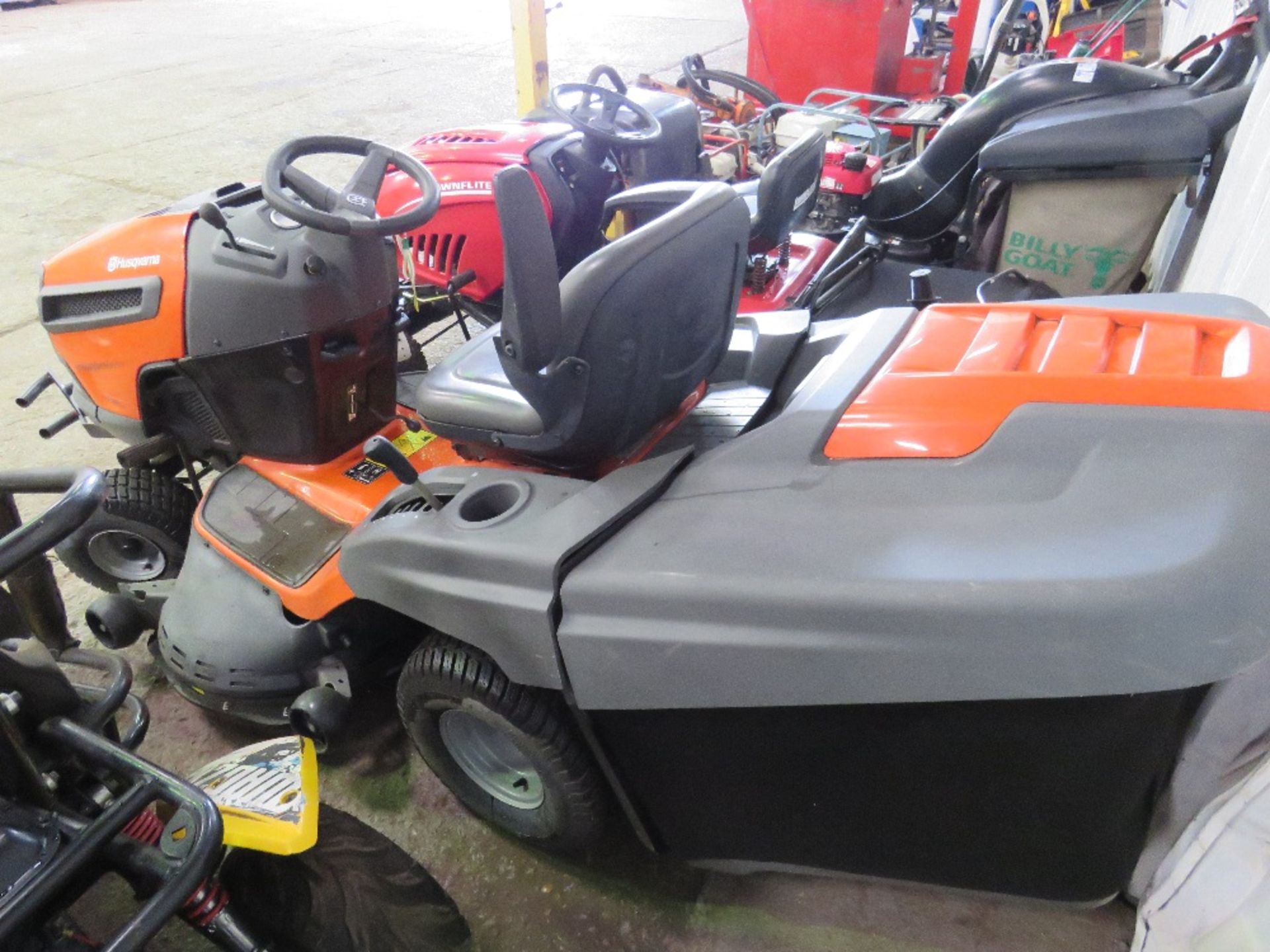 HUSQVARNA HYDRO TC342T RIDE ON MOWER WITH A COLLECTOR. WITH A KEY, BATTERY LOW WHEN DELIVERED THERE - Image 3 of 6