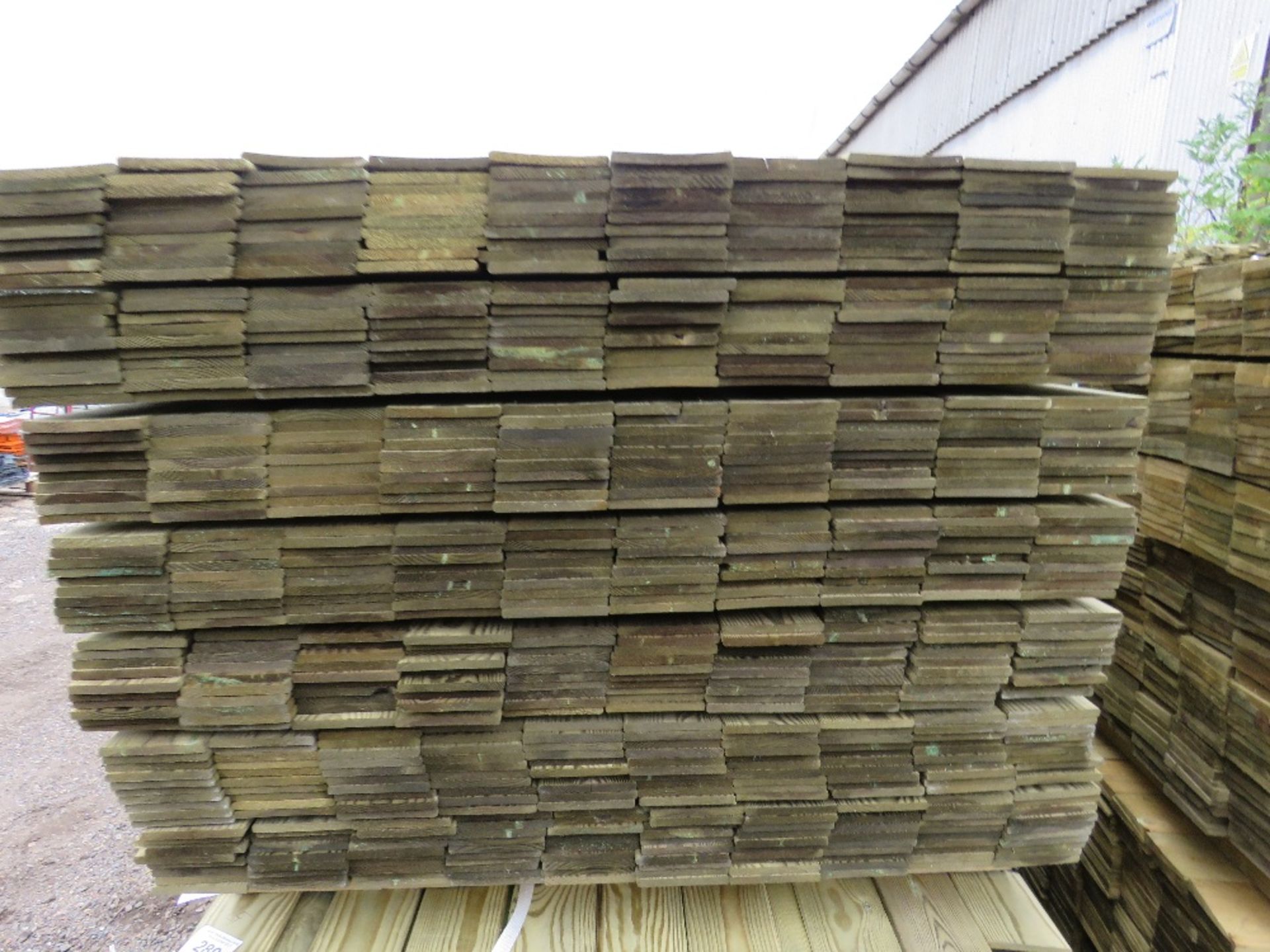 LARGE PACK OF TREATED HIT AND MISS THIN TIMBER CLADDING BOARDS, 1.75M LENGTH X 9.5CM WIDTH APPROX. - Image 2 of 4