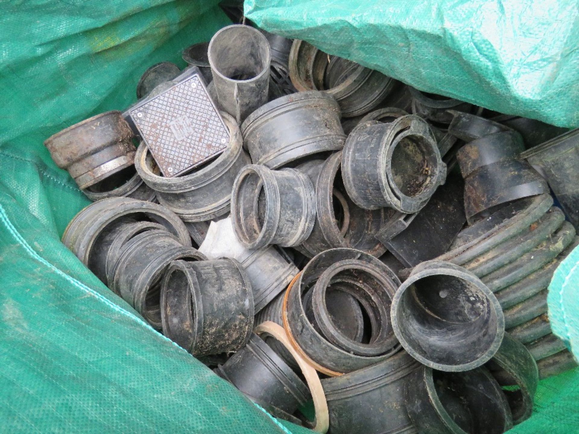 4 X BULK BAGS OF ASSORTED PIPE FITTINGS, MAINLY UNDERGROUND/SOIL TYPE. SOLD UNDER THE AUCTIONEERS MA - Image 6 of 7