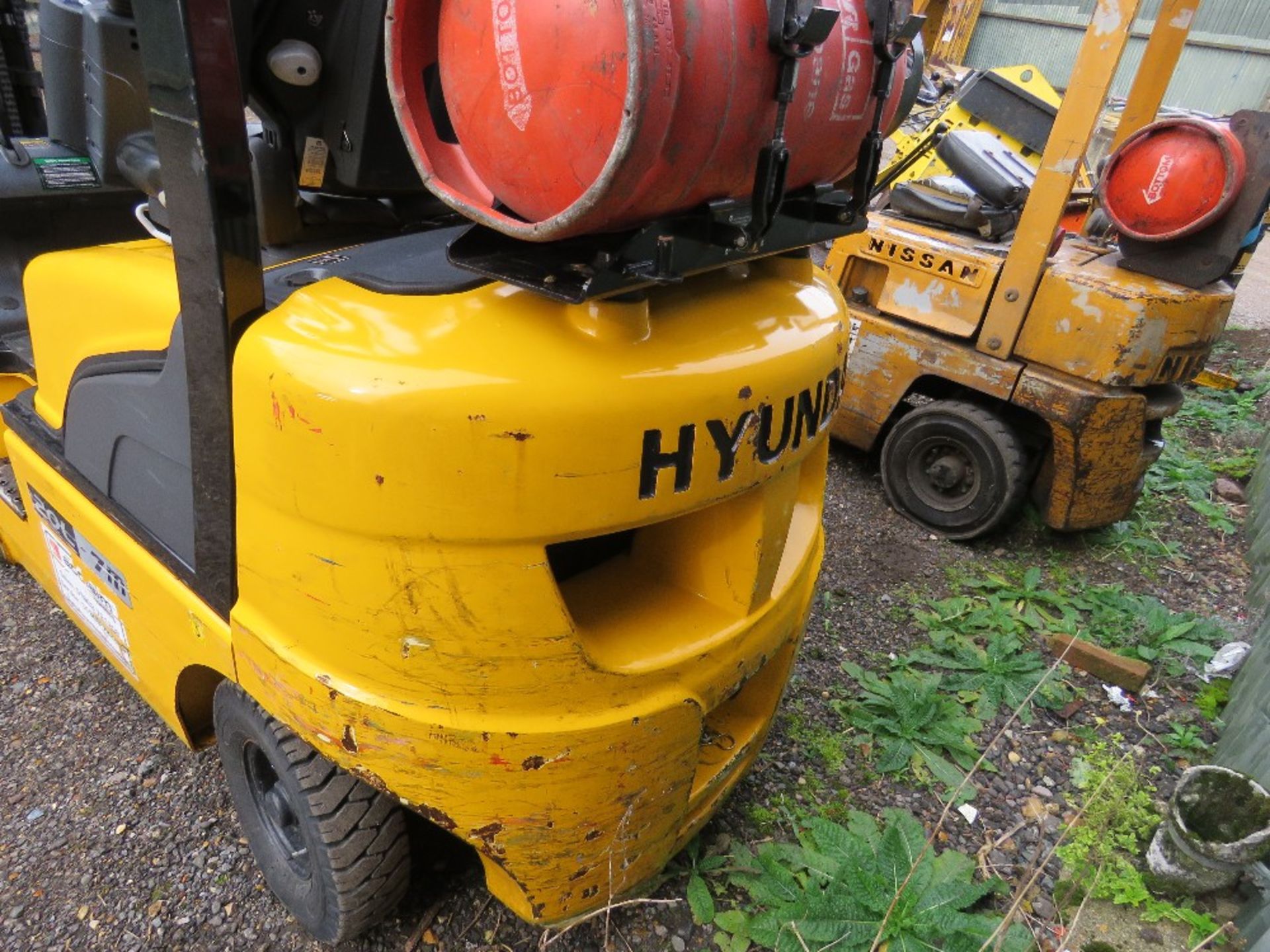 HYUNDAI 20L-7M GAS POWERED 2 TONNE FORKLIFT TRUCK. YEAR 2018 BUILD, LITTLE USED RECENTLY. - Image 6 of 12