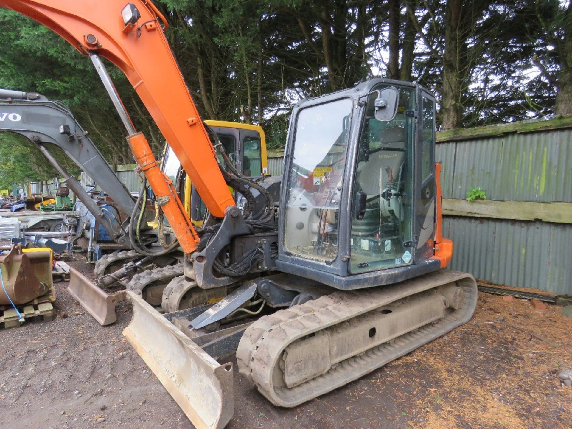 HITACHI ZX85USB-5A RUBBER TRACKED EXCAVATOR, YEAR 2014. COMES WITH ONE BUCKET AS SHOWN. QUICK HITC