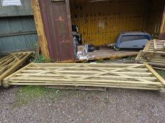 3 X ASSORTED WOODEN FIELD/DRIVEWAY GATES: 3@3.9M WIDTH. (FROM VISUAL INSPECTION ONE HAS A CRACKED BO