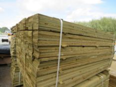 LARGE PACK OF PRESSURE TREATED FEATHER EDGE TIMBER FENCE CLADDING BOARDS. SIZE: 1.64M LENGTH,