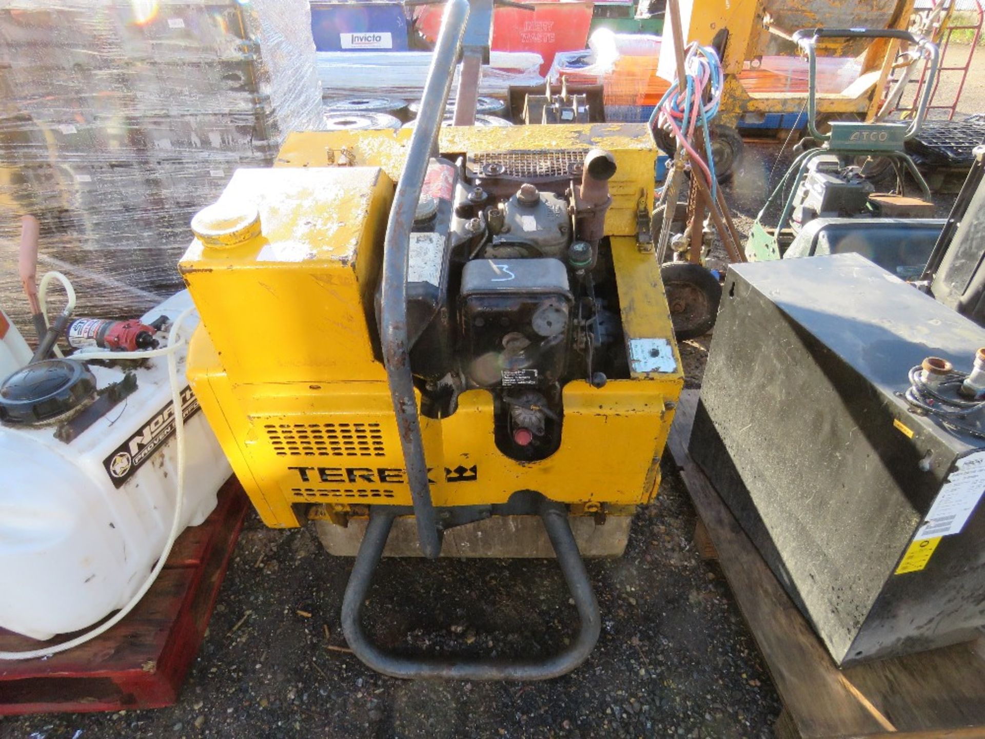 BENFORD SINGLE DRUM PEDESTRIAN ROLLER. WHEN TESTED WAS SEEN TO START, RUN, DRIVE AND VIBRATE (SMOKEY - Image 2 of 6