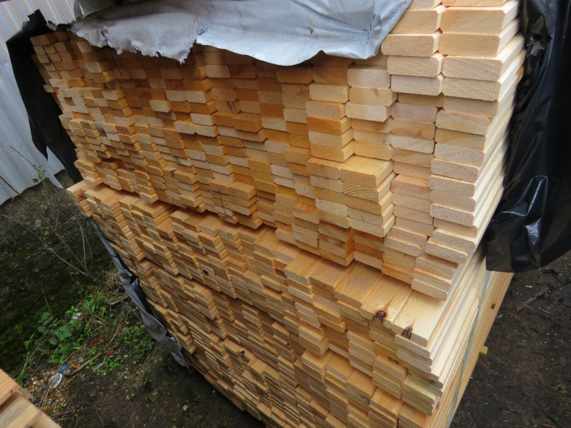 EXTRA LARGE PACK OF VENETIAN TIMBER SLATS, UNTREATED. 1.72M LENGTH X 45MM WIDTH X 16MM DEPTH APPROX. - Image 2 of 4