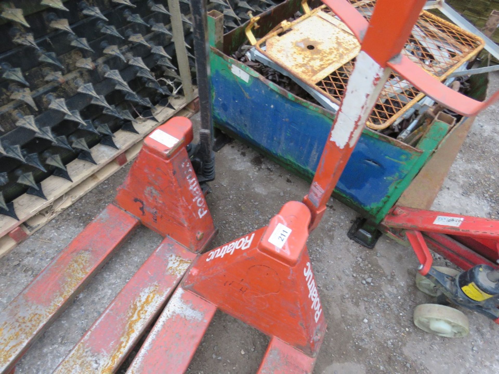 2 X PALLET TRUCKS. WHEN TESTED WERE SEEN TO LIFT AND LOWER. THIS LOT IS SOLD UNDER THE AUCTIONEERS M - Image 3 of 3