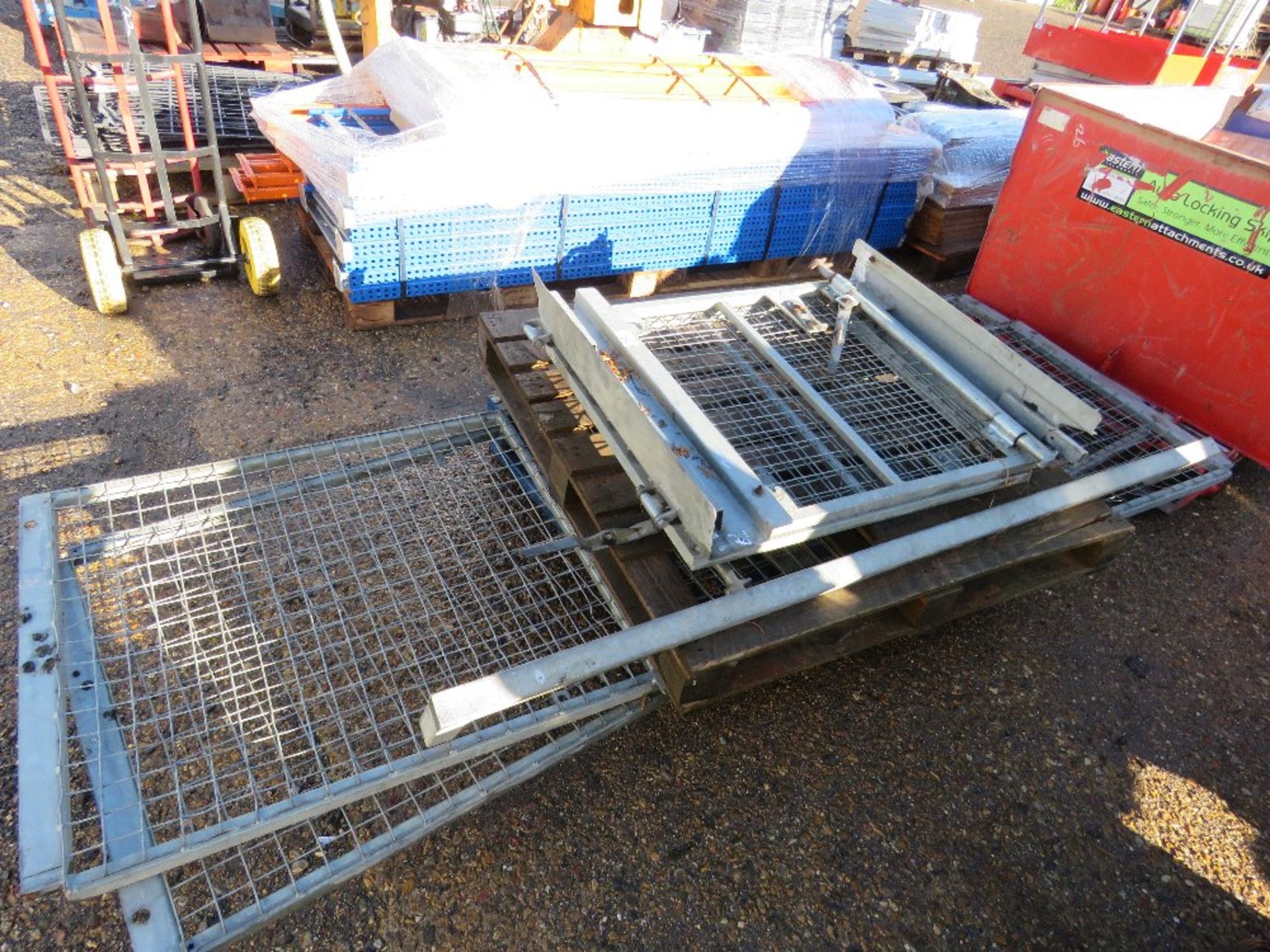 2 X MESH CAGE SIDES PLUS BARN DOORS PREVIOUSLY USED ON 3500KG TIPPER. 10FT LENGTH APPROX.