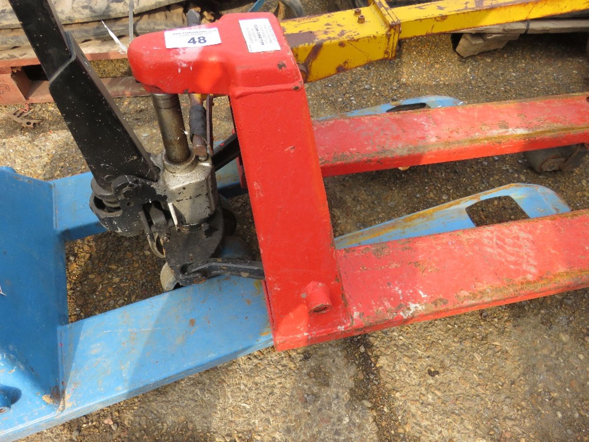 2 X HYDRAULIC PALLET TRUCKS. - Image 3 of 4