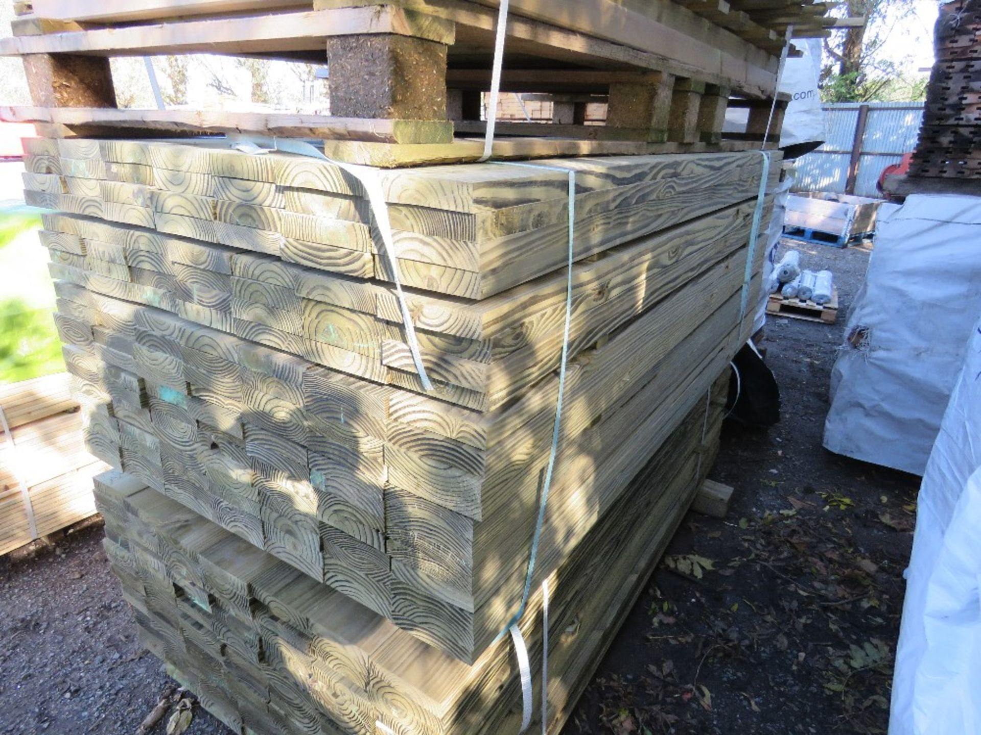 LARGE PACK OF 140NO TIMBER BOARDS, PRESSURE TREATED. SIZE: 1.83M LENGTH X 140MM WIDE X 30MM DEPTH AP - Image 3 of 4