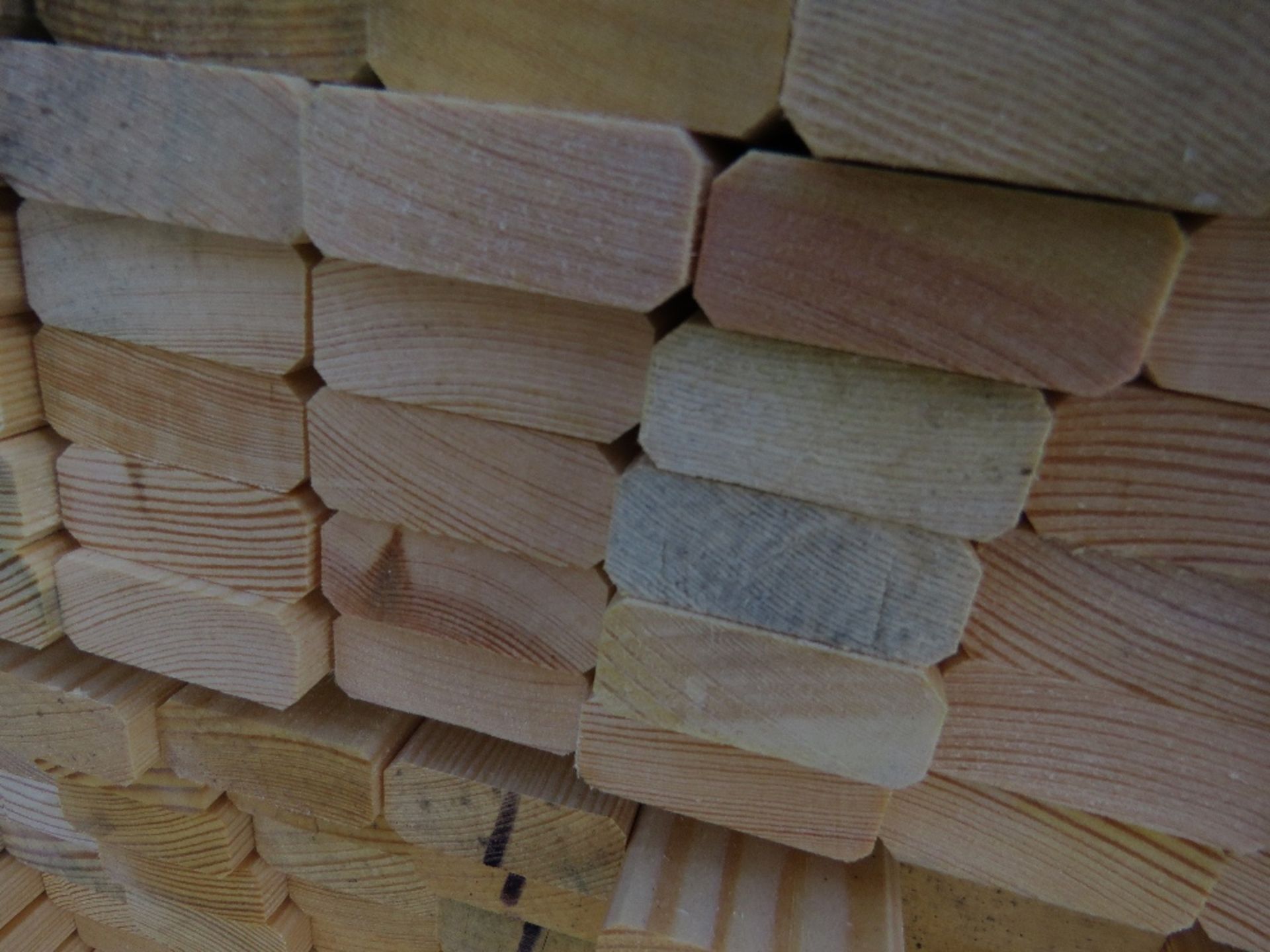 LARGE PACK OF UNTREATED TIMBER SLATS. SIZE: 2.42M LENGTH, 40MM WIDTH, 16MM DEPTH APPROX. - Image 3 of 3