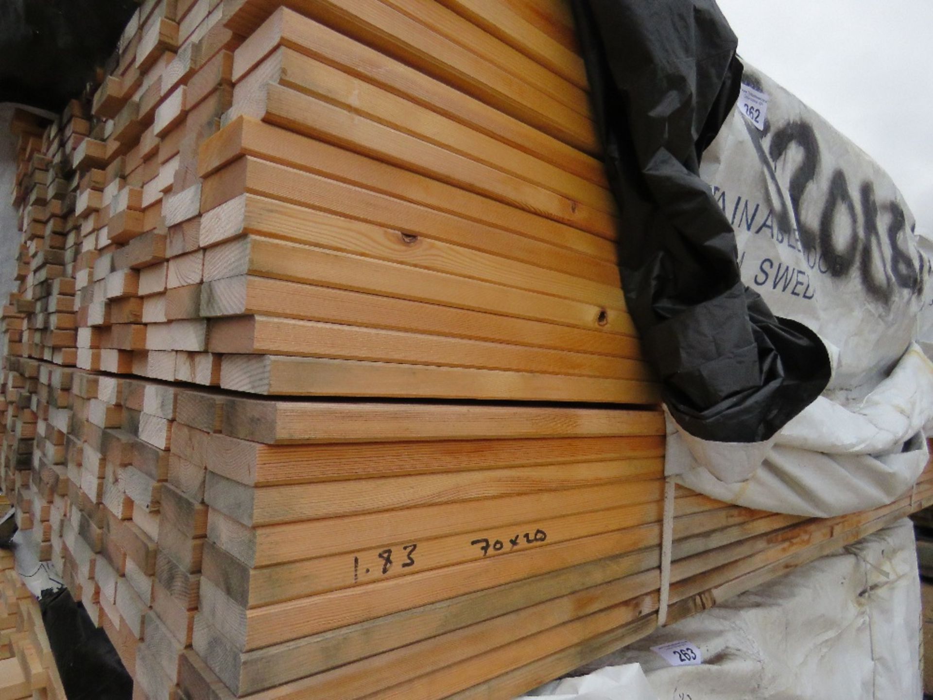 PACK OF TIMBER SLATS, MACHINED, UNTREATED. 1.83M LENGTH X 70MM WIDTH X 20MM DEPTH APPROX.