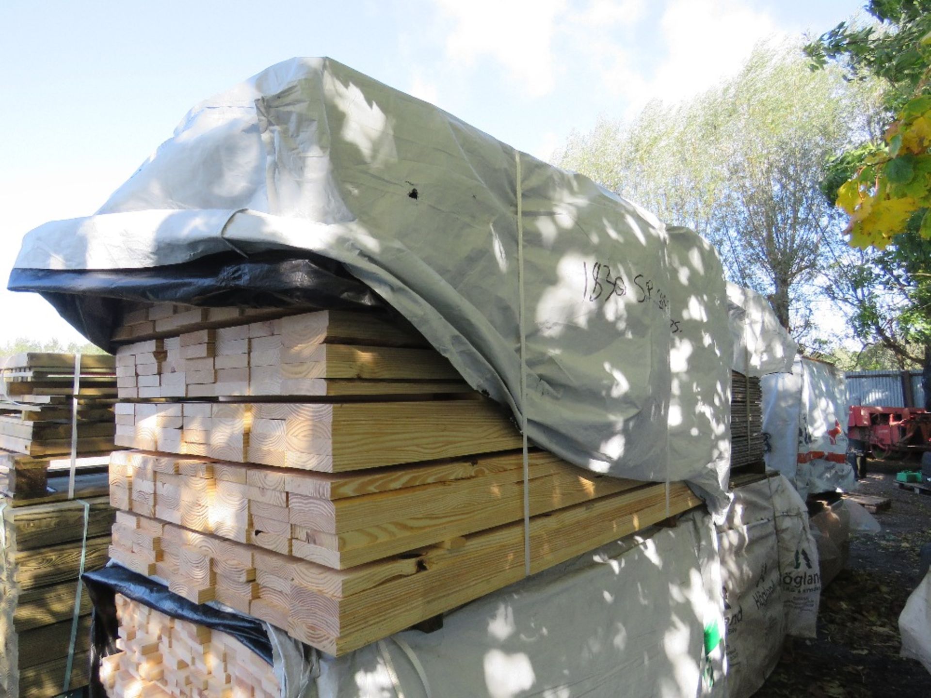 LARGE PACK OF TIMBER BOARDS, UNTREATED. SIZE: 1.83M LENGTH X 140MM WIDE X 30MM DEPTH APPROX. - Image 4 of 4