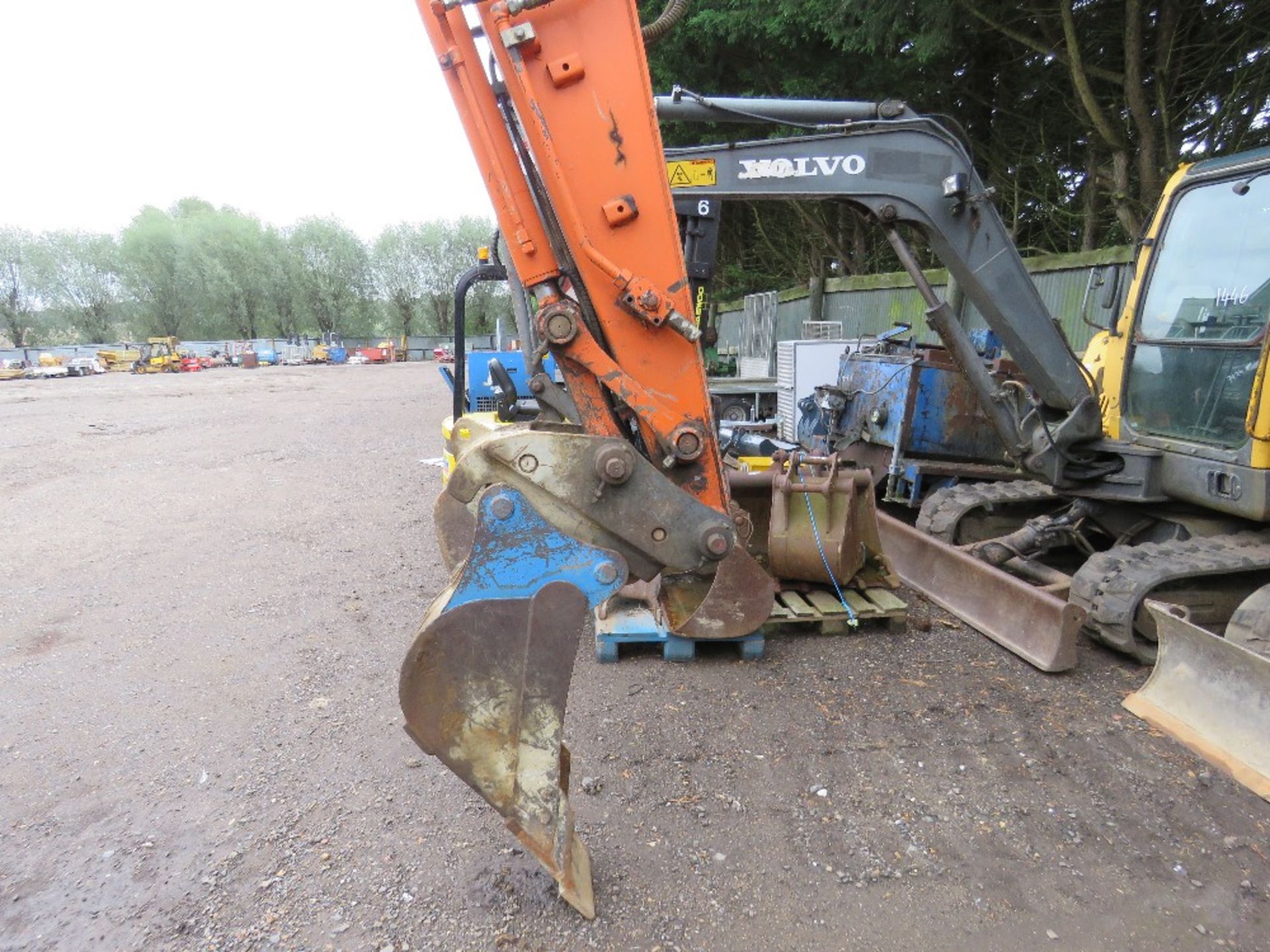 HITACHI ZX85USB-5A RUBBER TRACKED EXCAVATOR, YEAR 2014. COMES WITH ONE BUCKET AS SHOWN. QUICK HITC - Image 2 of 17