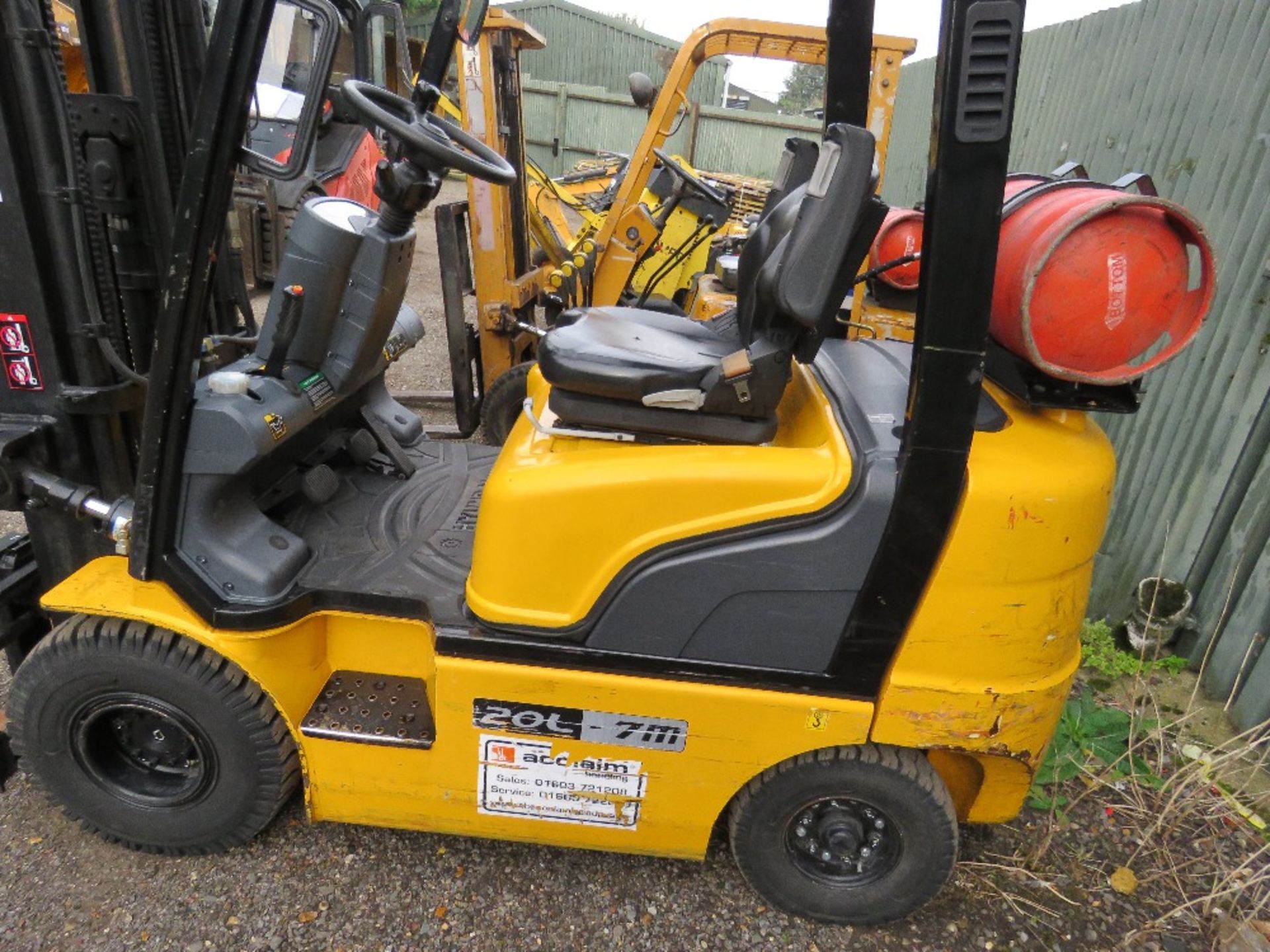 HYUNDAI 20L-7M GAS POWERED 2 TONNE FORKLIFT TRUCK. YEAR 2018 BUILD, LITTLE USED RECENTLY. - Image 5 of 12