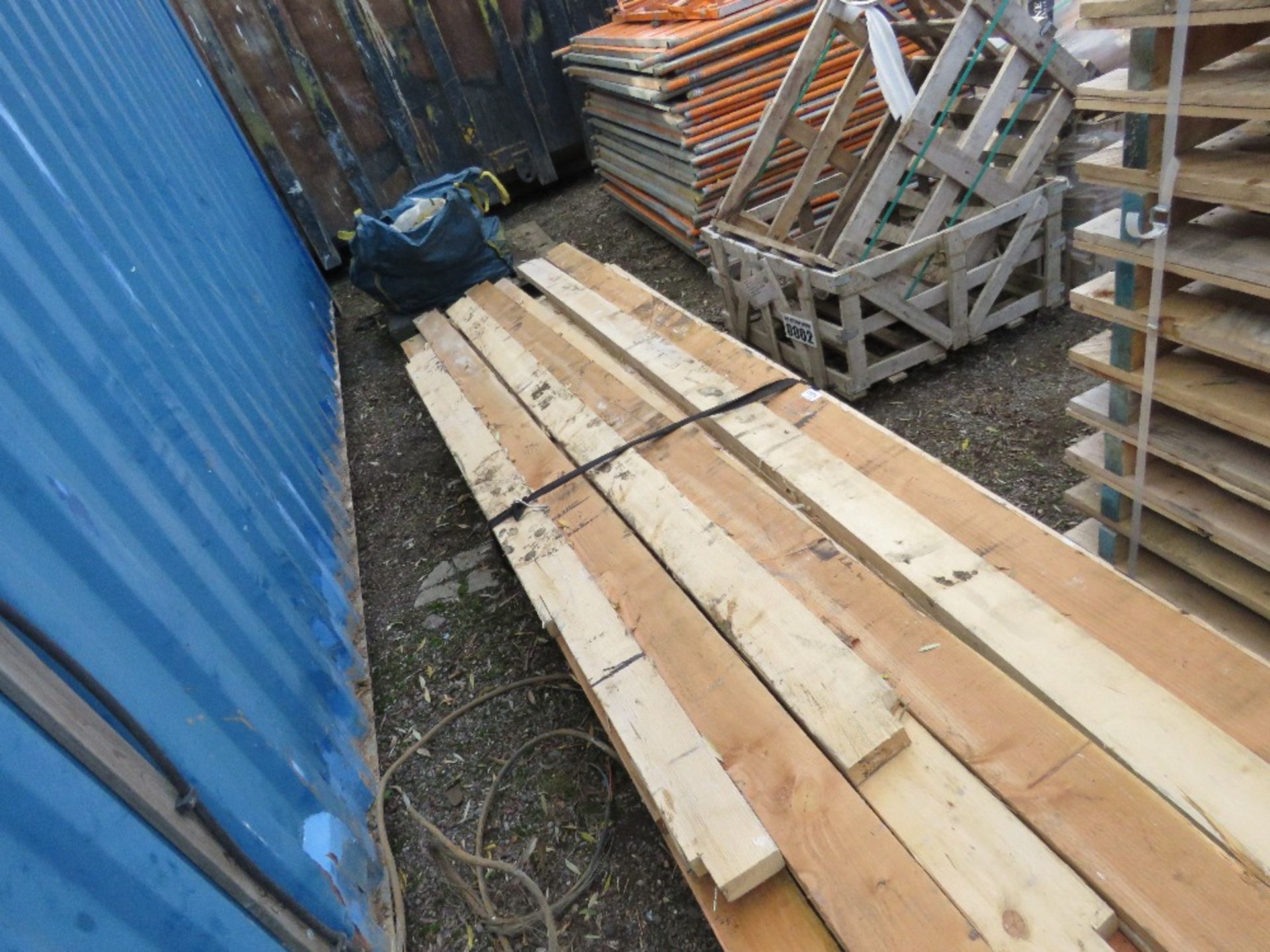 LARGE BUNDLE OF PRE USED TIMBERS, MOST 6" X 2" AND BEING 9FT - 16FT LENGTH APPROX. SOLD UNDER THE A - Image 5 of 5