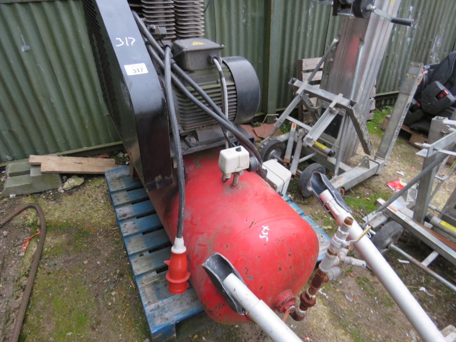 TASKMASTER E10HP-272 LARGE SIZED 3 PHASE COMPRESSOR WITH SWITCHGEAR.