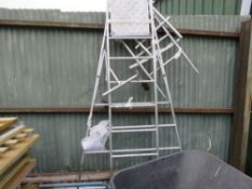 ALUMINIUM STEPS WITH STABILISING SYSTEM, IDEAL FOR HEDGE CUTTING/FRUIT PICKING ETC. NO VAT CHARGED