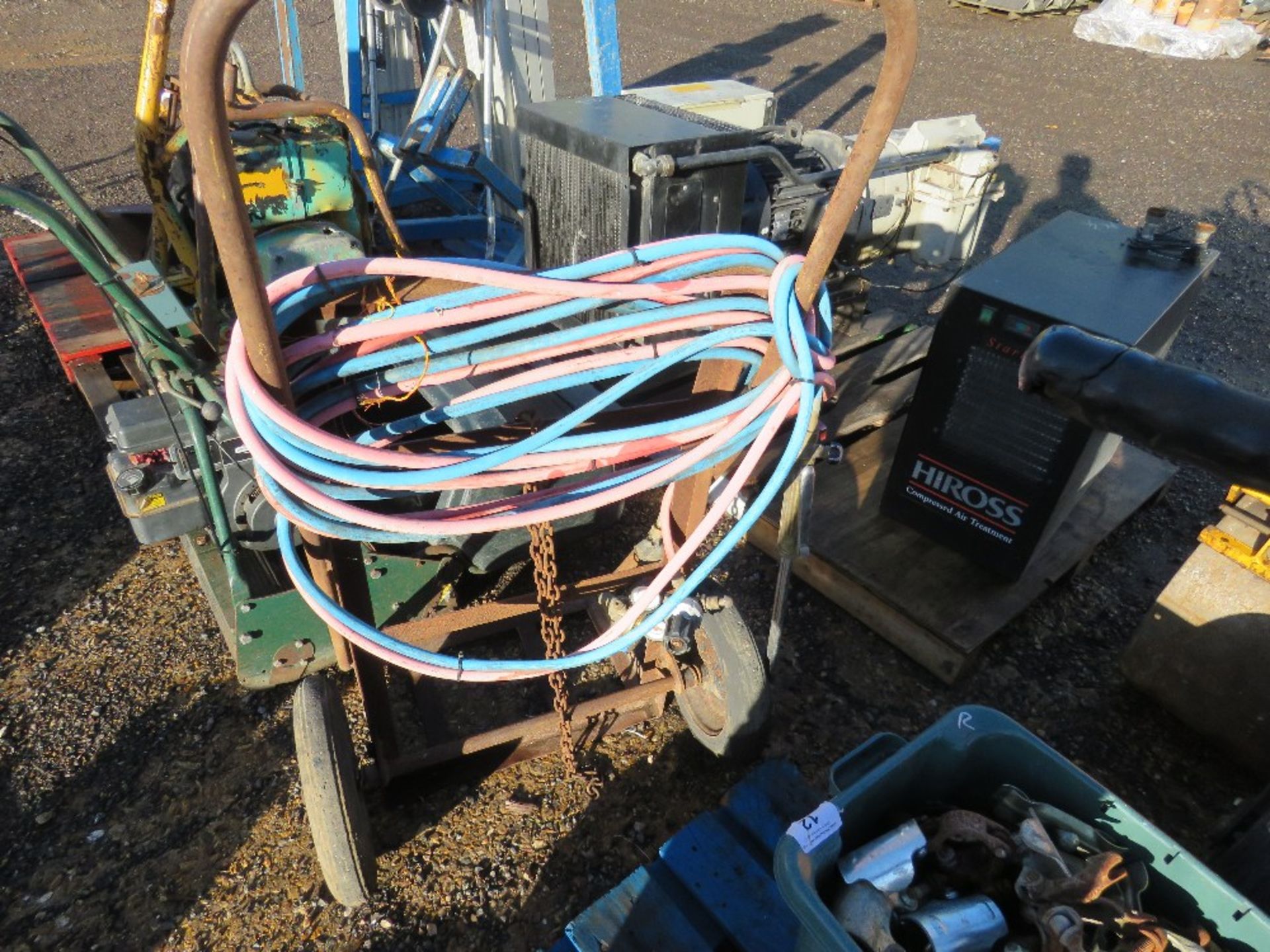 GAS CUTTING EQUIPMENT PLUS A BOTTLE BARROW. - Image 2 of 2