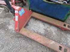 PALLET TRUCK. THIS LOT IS SOLD UNDER THE AUCTIONEERS MARGIN SCHEME THEREFORE THERE WILL BE NO VAT CH