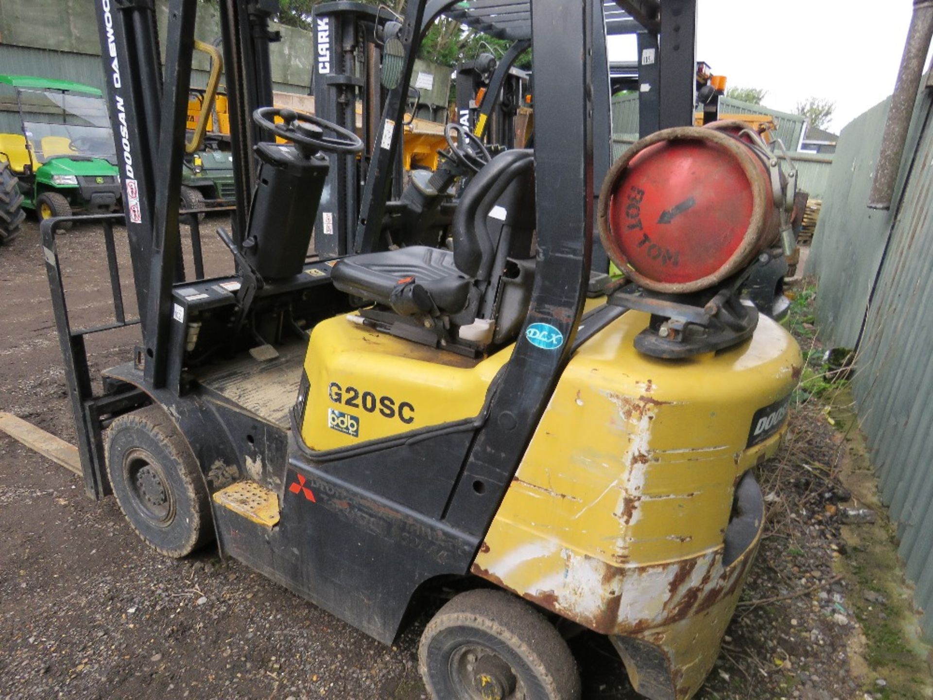 DOOSAN G20SC GAS FORKLIFT 2000KG RATED WITH SIDE SHIFT. YEAR 2005 BUILD. - Image 6 of 7