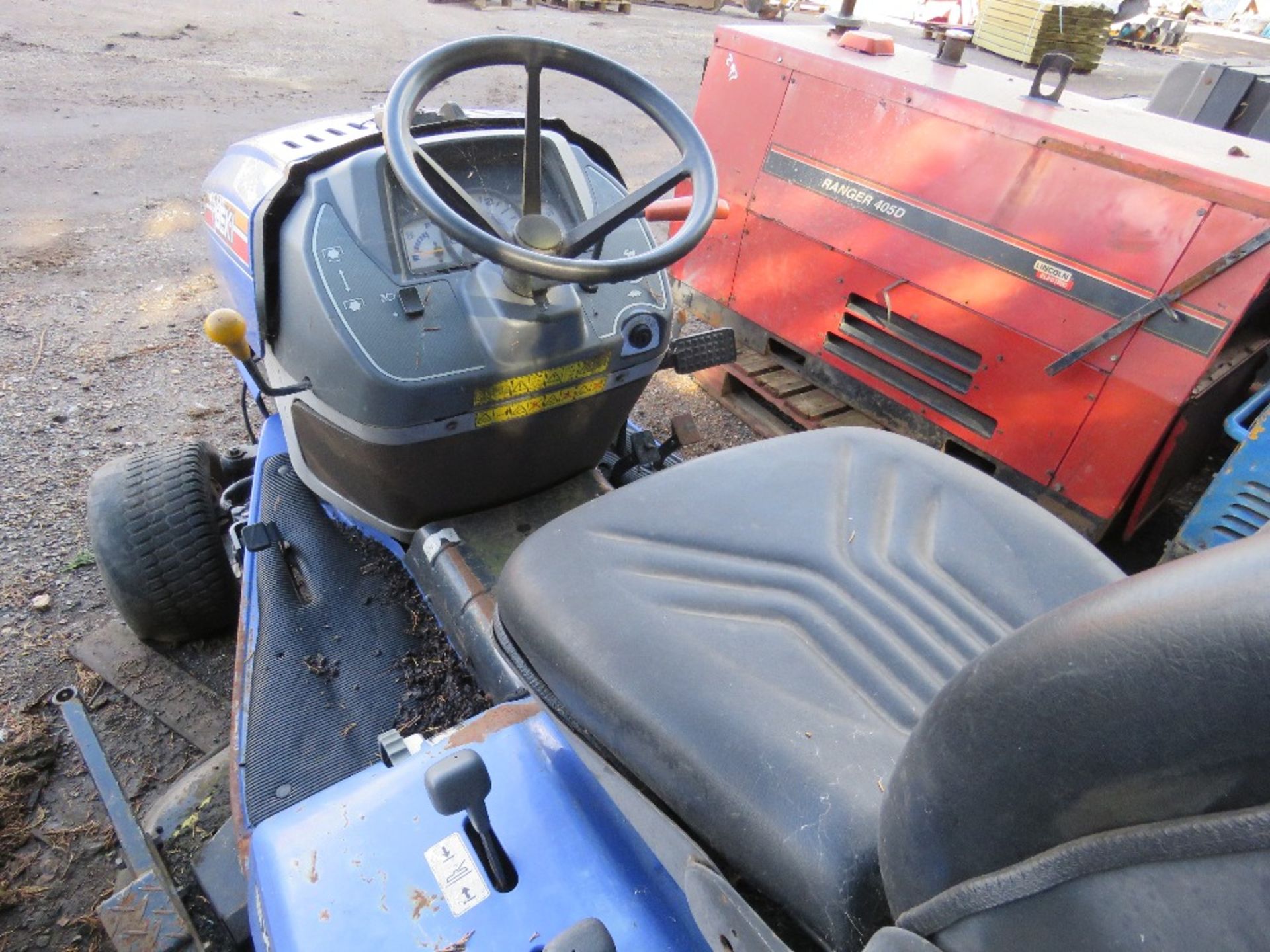 ISEKI DIESEL SXG 326 PROFESSIONAL RIDE ON MOWER. YEAR 2013, SN:00832. NO STARTER FITTED ETC, THEREFO - Image 10 of 10