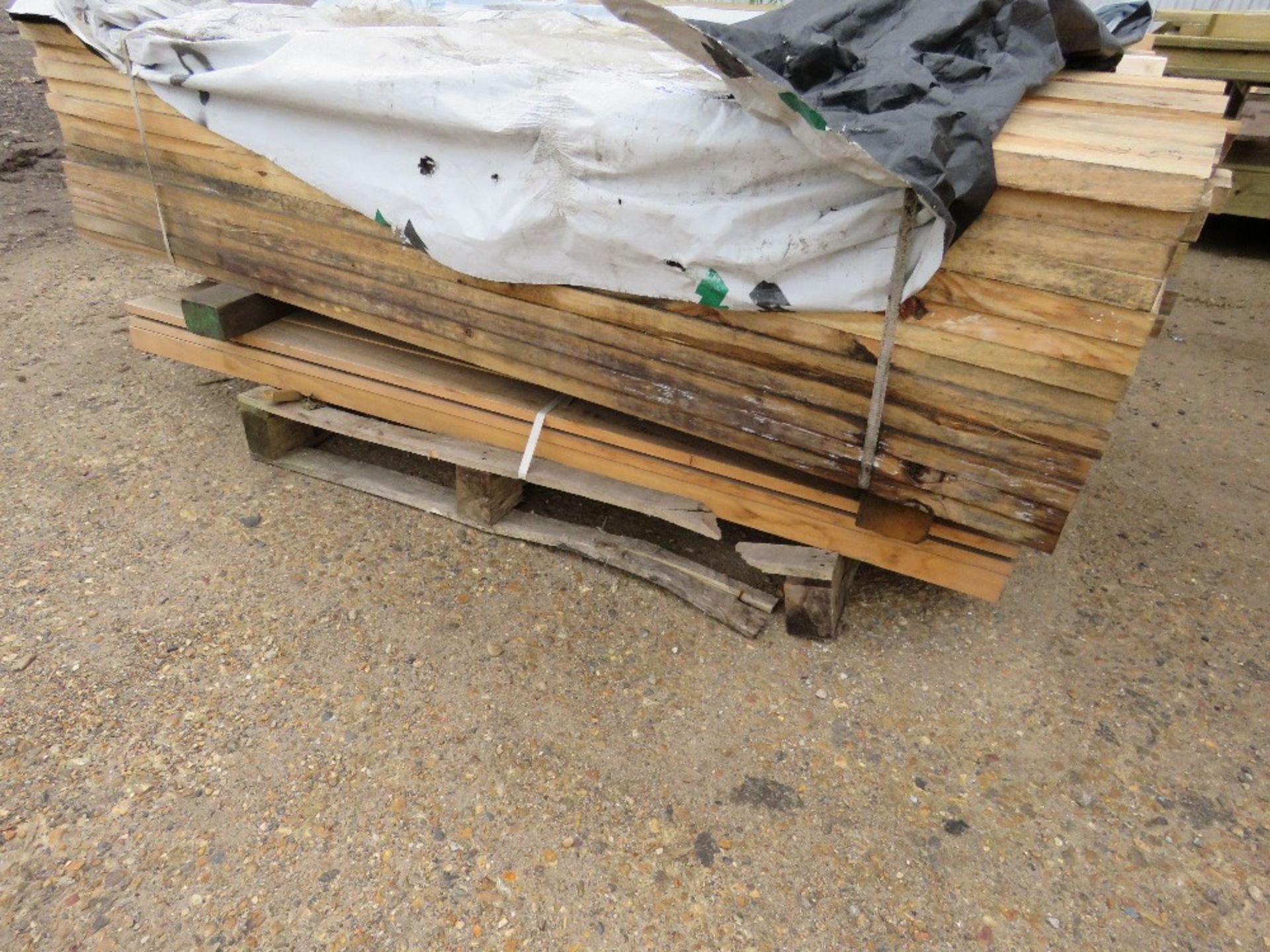 2 x BUNDLES OF UNTREATED BOARDS/TIMBERS, 160MM X 30MM AND 95MM X 52MM APPROX. - Image 4 of 4