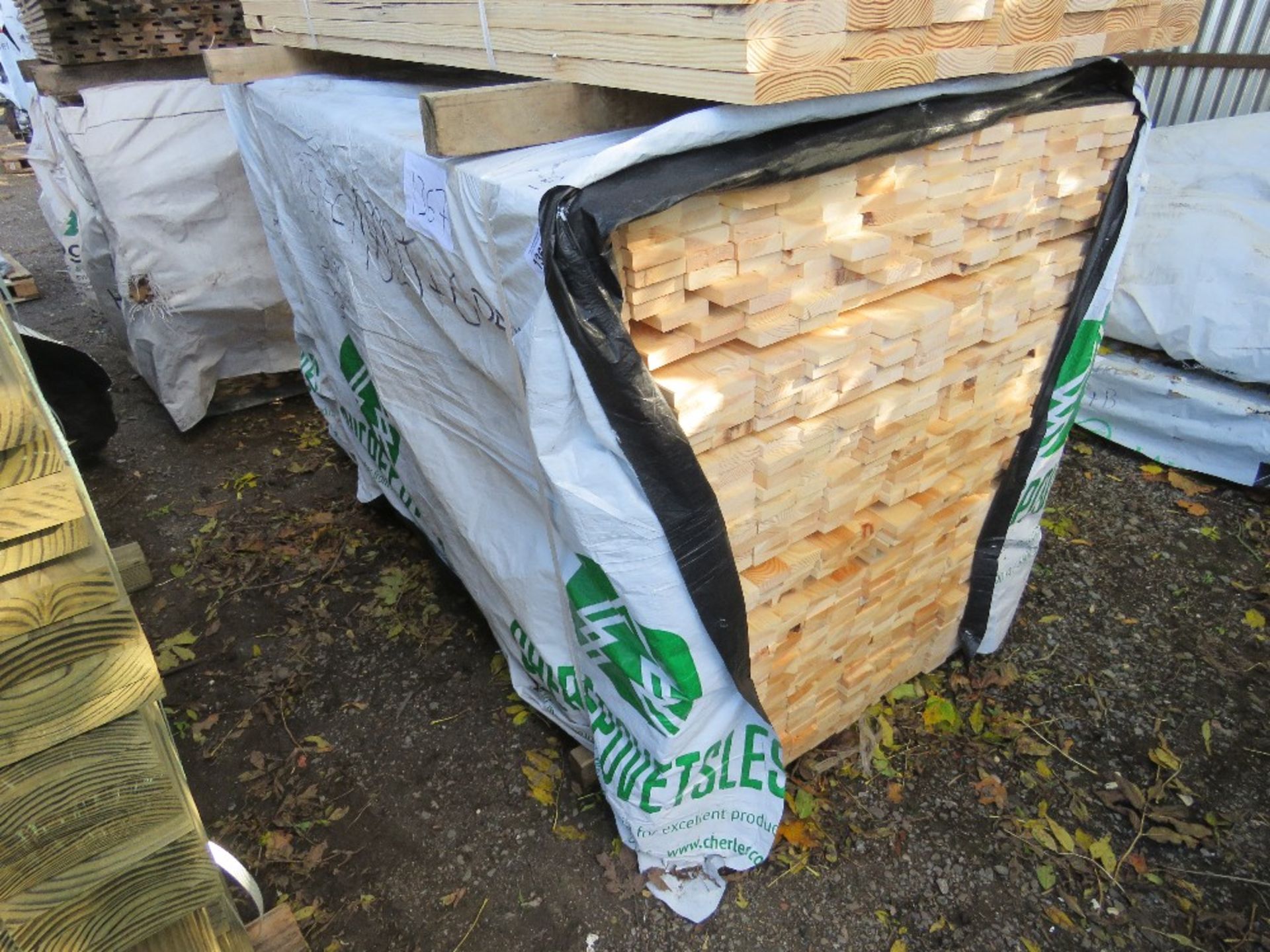 EXTRA LARGE PACK OF TIMBER BOARDS, UNTREATED. SIZE: 1.83M LENGTH X 70MM WIDE X 20MM DEPTH APPROX.