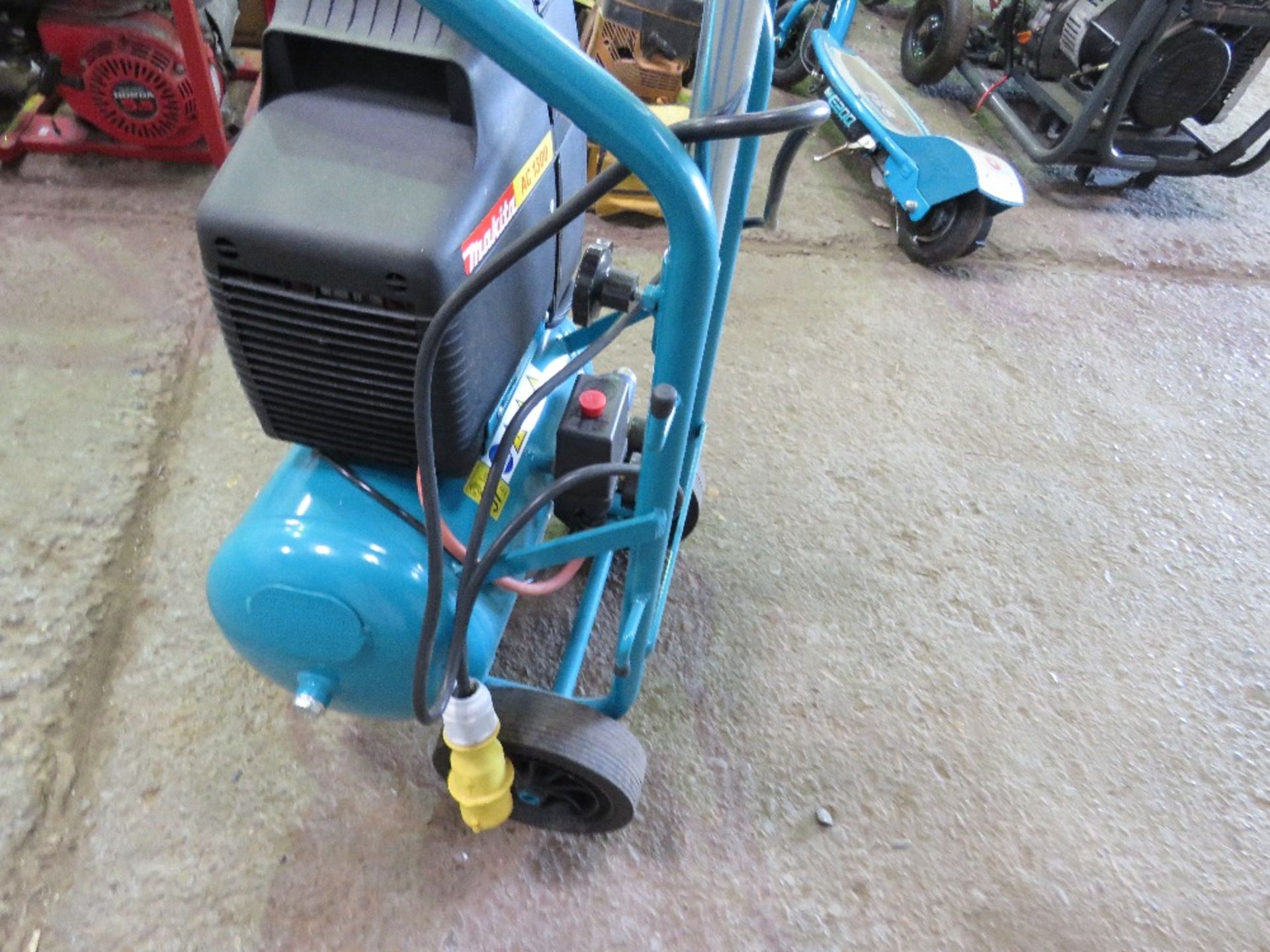 MAKITA AC1300 COMPRESSOR, 110VOLT. UNTESTED. - Image 3 of 4