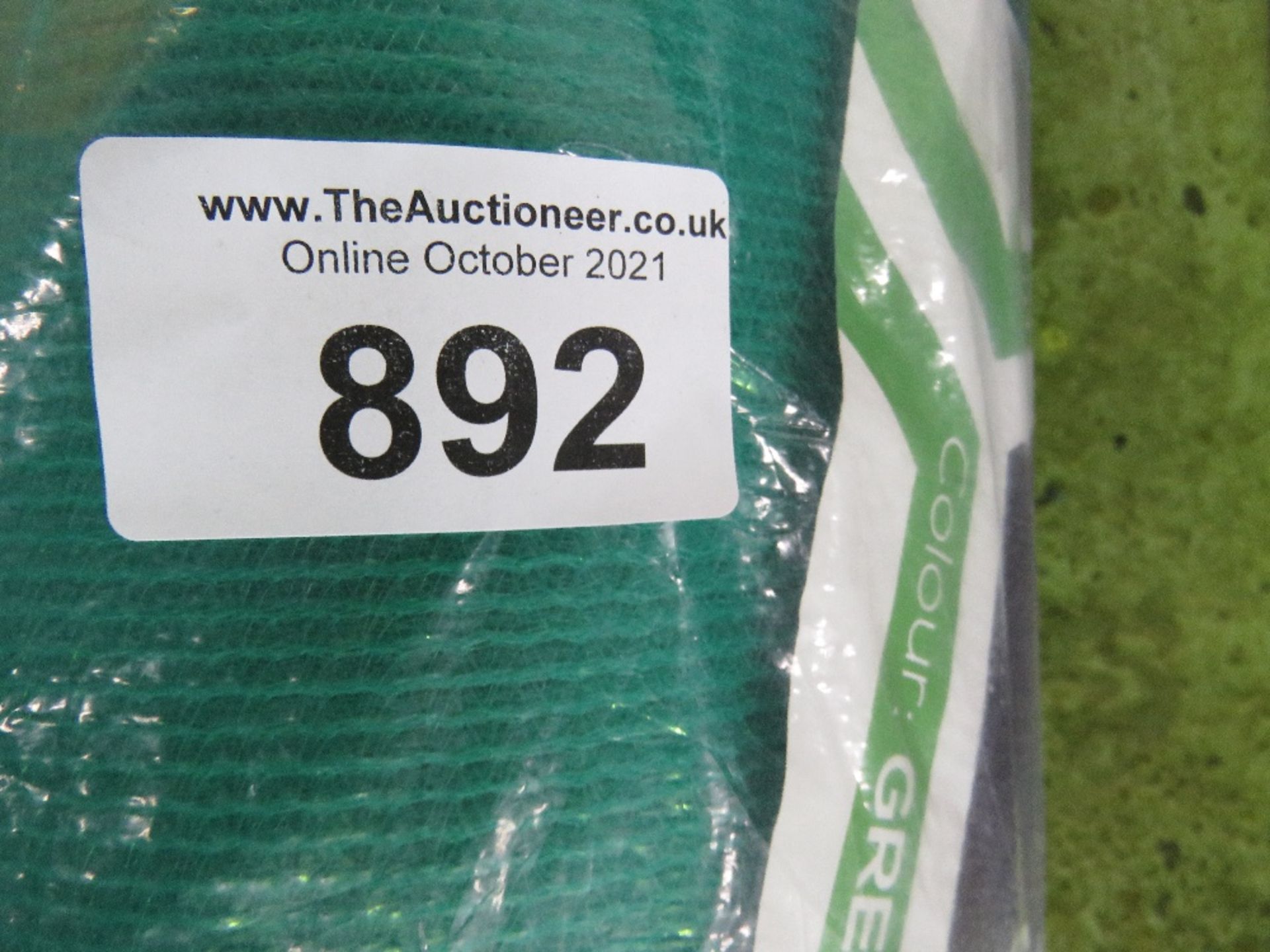 LARGE ROLL OF GREEN DEBRIS NETTING.THIS LOT IS SOLD UNDER THE AUCTIONEERS MARGIN SCHEME THEREFORE TH - Image 3 of 3