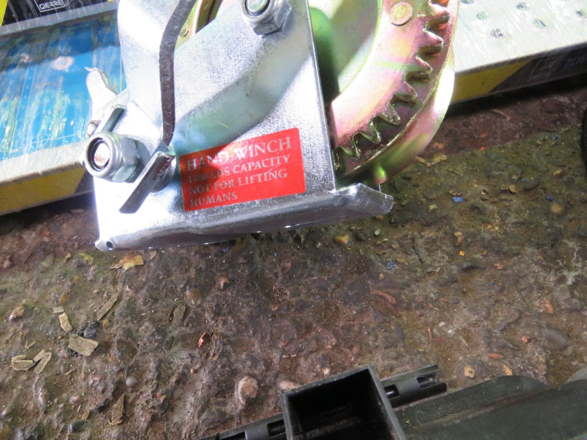 SMALL SIZED STRAP BOAT WINCH. - Image 2 of 3