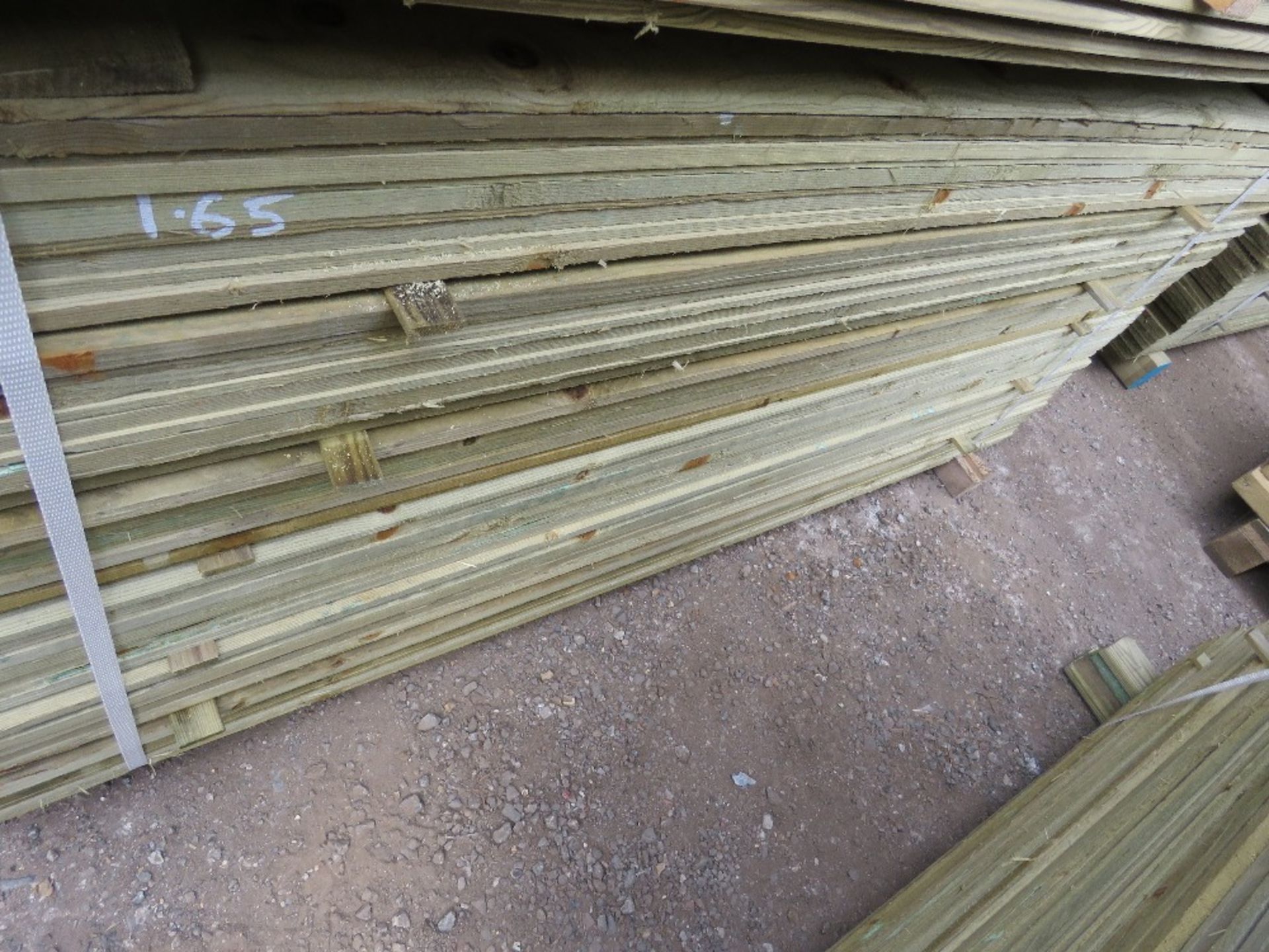 LARGE PACK OF PRESSURE TREATED FEATHER EDGE TIMBER FENCE CLADDING BOARDS. SIZE: 1.65M LENGTH, - Image 3 of 3