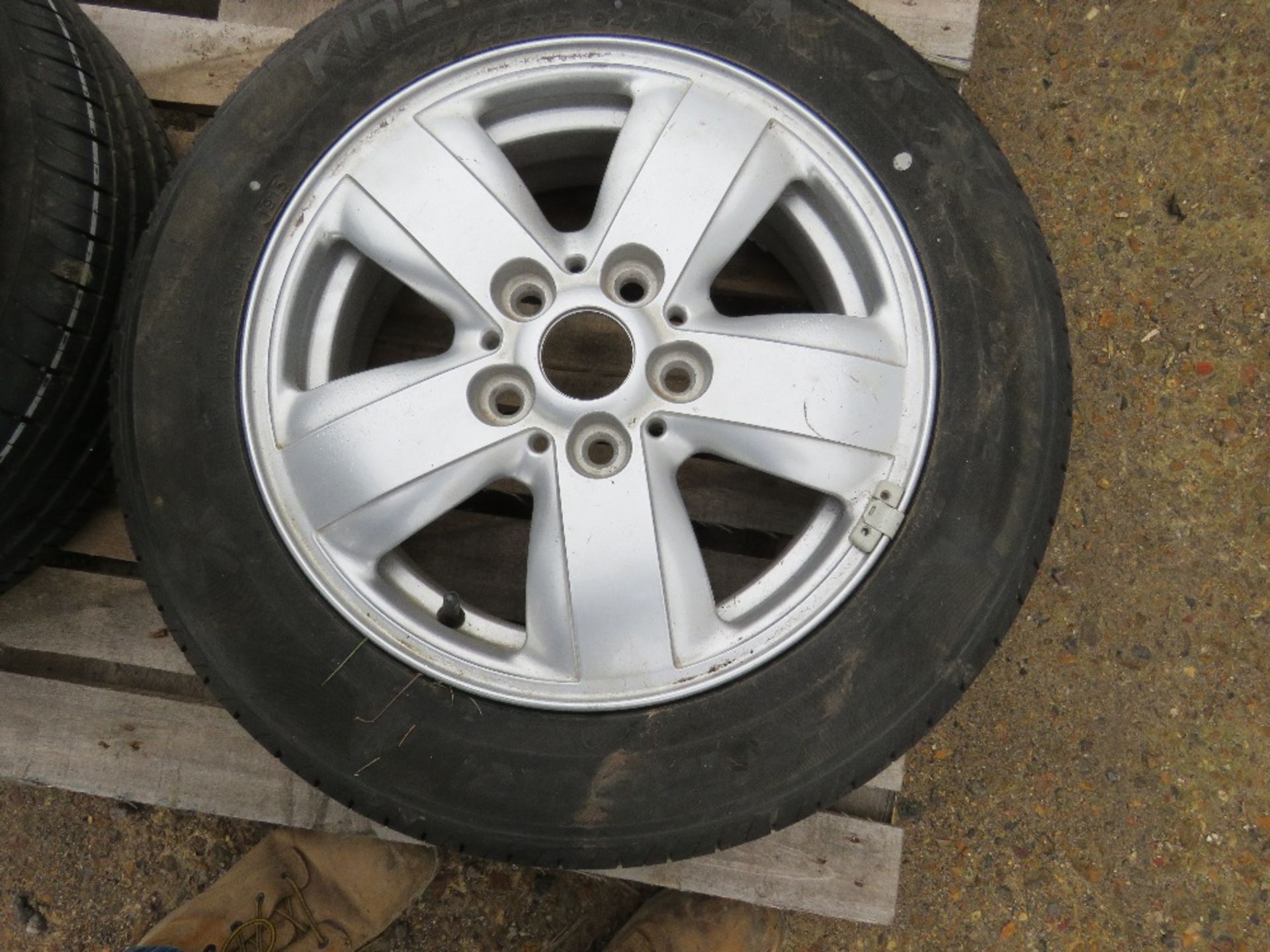 4 X ALLOY WHEELS AND 175 65R15 TYRES. - Image 7 of 7