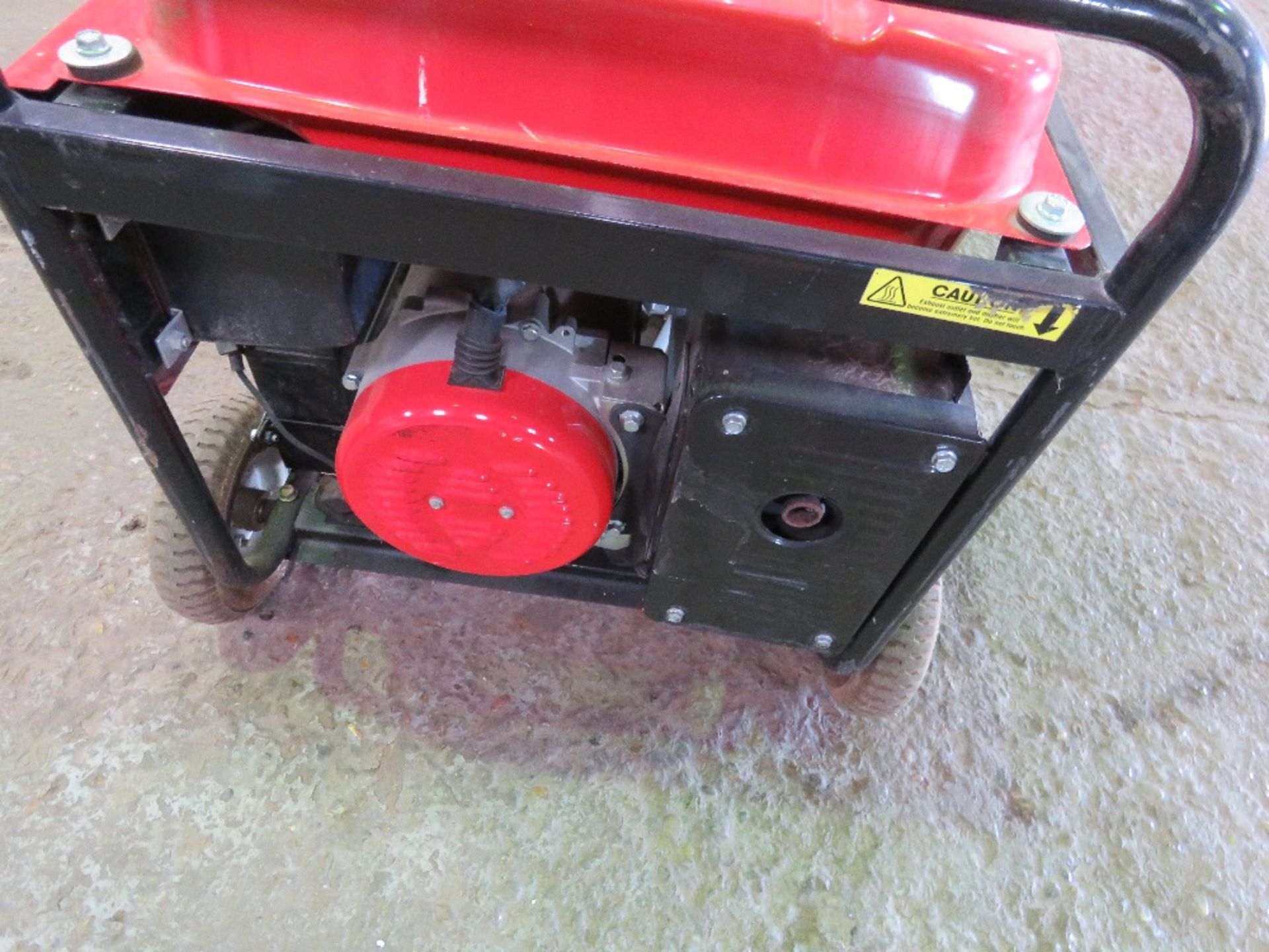 CLARKE 13HP POWERED GENERATOR, ELECTRIC START. NO VAT ON HAMMER PRICE. WHEN TESTED WAS SEEN TO RUN - Image 2 of 4