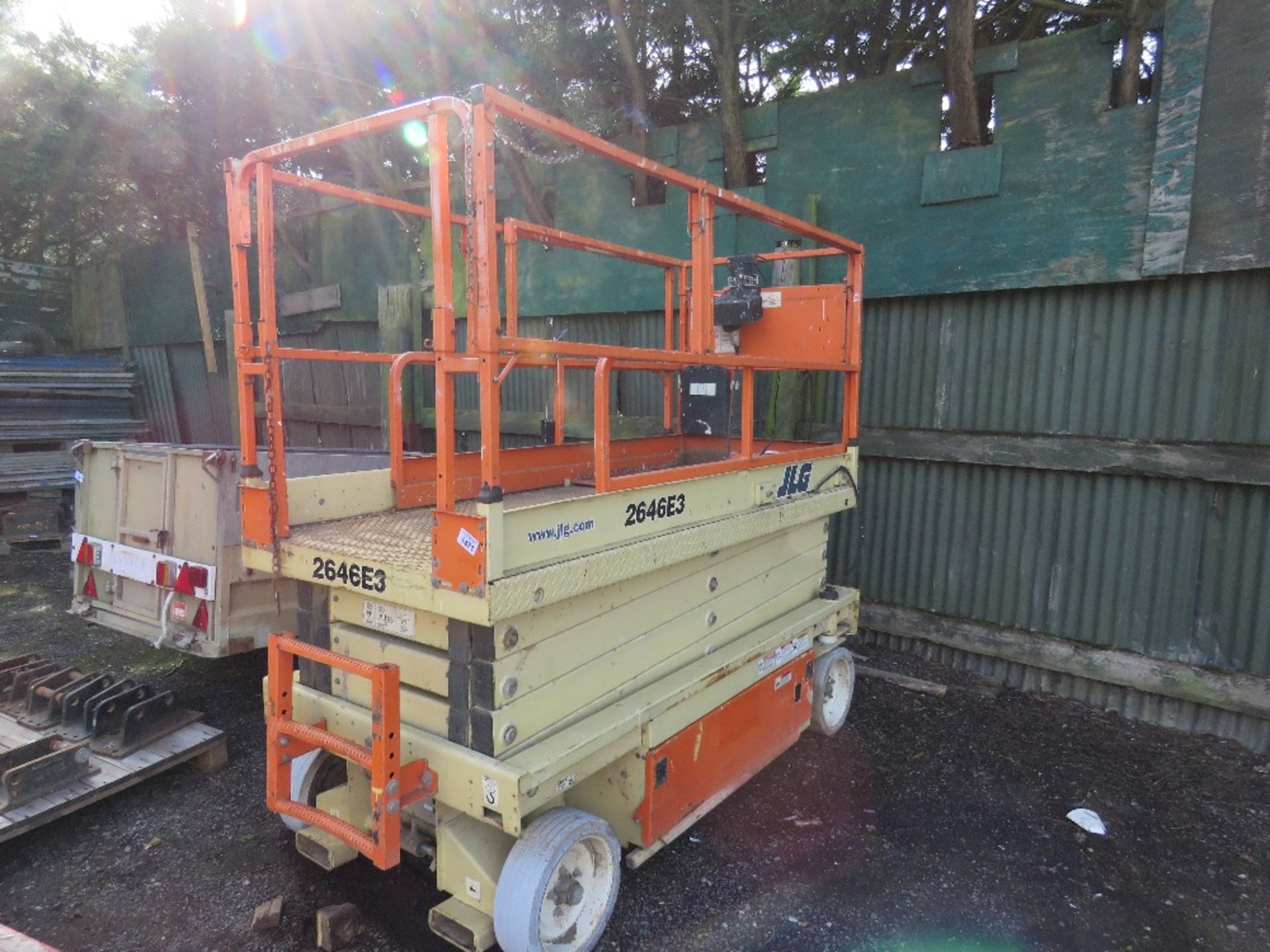 JLG 2646E3 SCISSOR LIFT ACCESS PLATFORM SN:0200093924. BATTERY FLAT WHEN DELIVERED, THEREFORE SOLD A