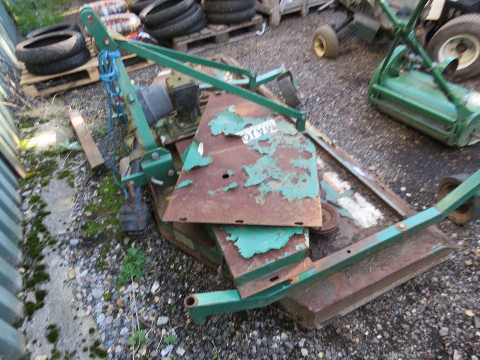 MAJOR 8FT WIDE FINISHING MOWER, TRACTOR MOUNTED....NO BELTS...FOR REPAIR. THIS LOT IS SOLD UNDER T