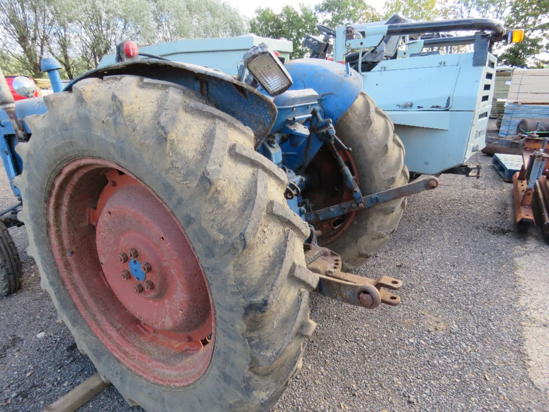 FORDSON POWER MAJOR CLASSIC / VINTAGE TRACTOR. ORIGINALLY SUPPLIED BY ERNEST DOES. LOCAL TRACTOR DIR - Image 4 of 10